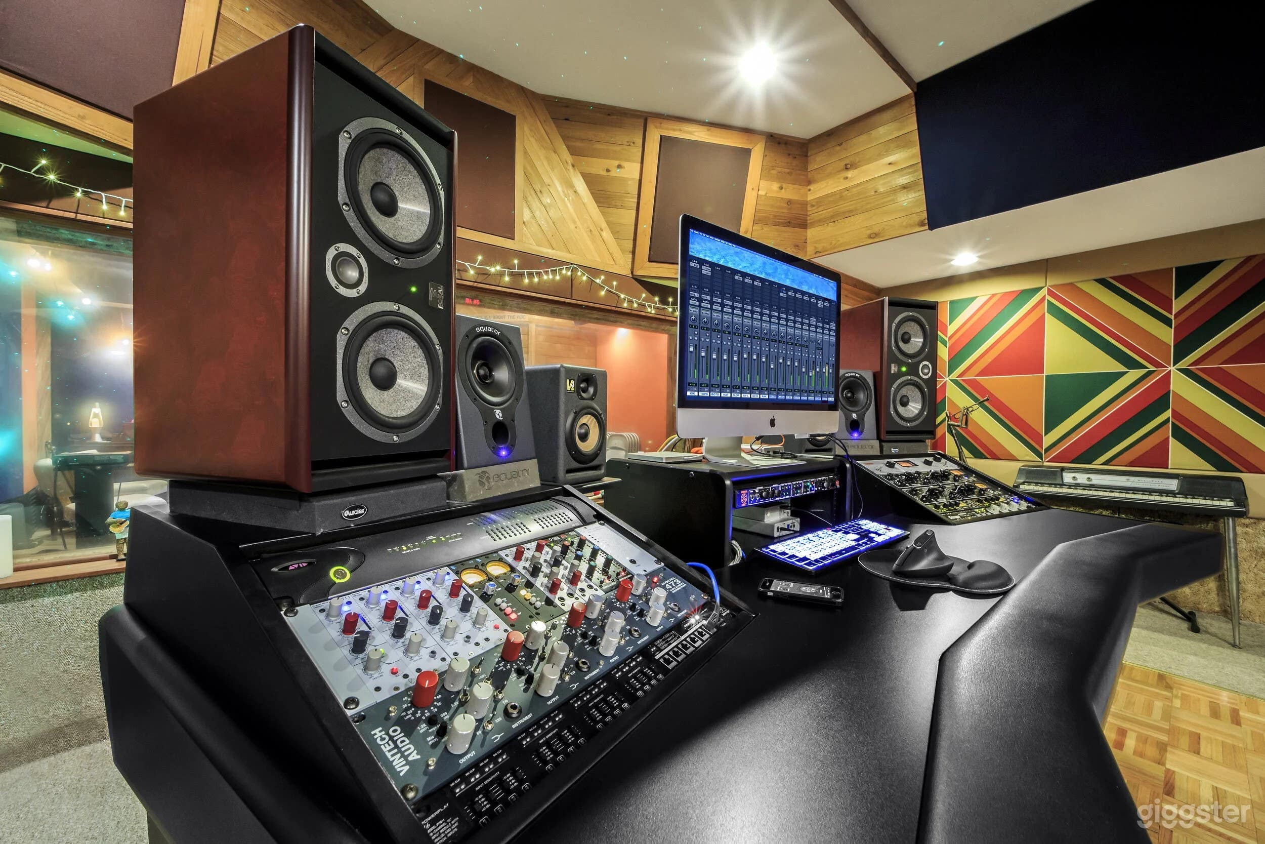 Production Studio in the Heart of North Pacific Beach Photo 4