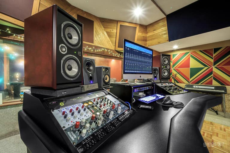  Production Studio in the Heart of North Pacific Beach 