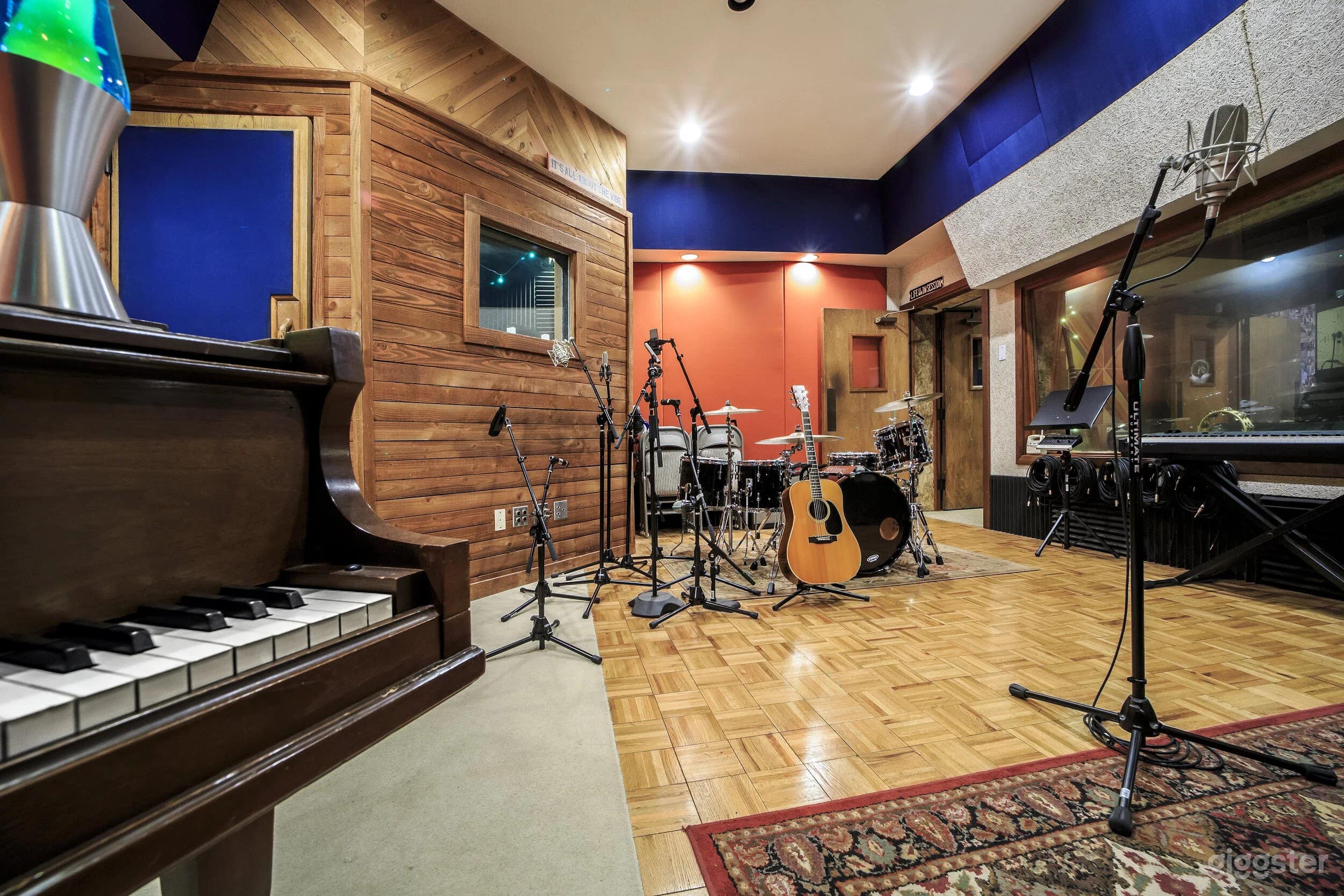 Production Studio in the Heart of North Pacific Beach Photo 2