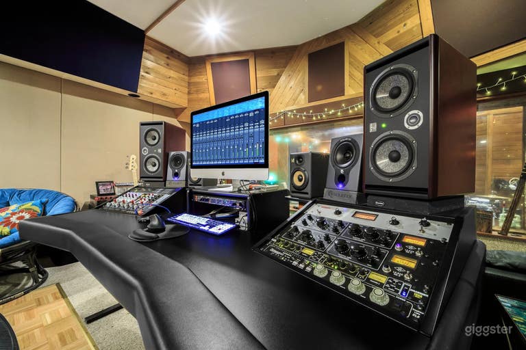  Production Studio in the Heart of North Pacific Beach 