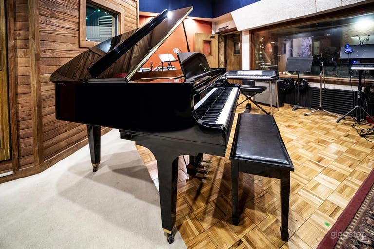  Production Studio in the Heart of North Pacific Beach 