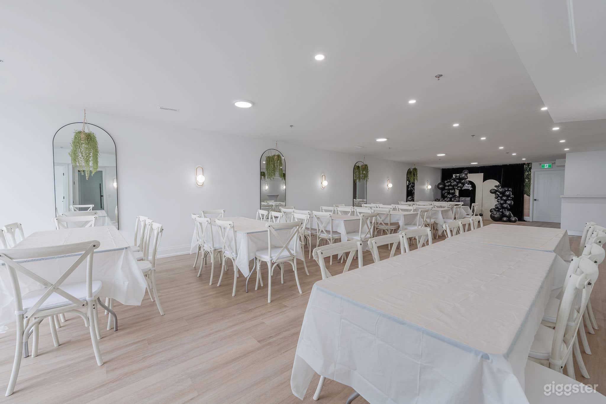 2 Floor Vibrant Venue in Mississauga Photo 1