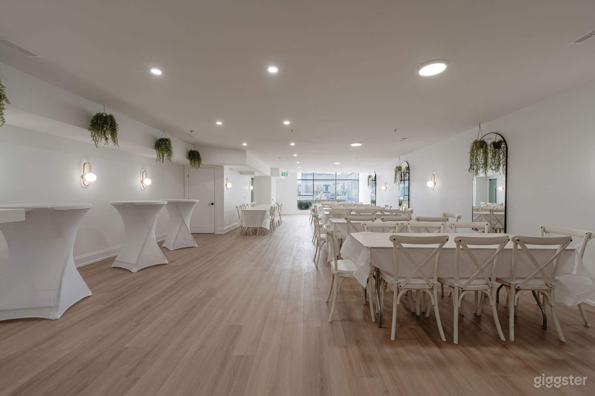 2 Floor Vibrant Venue in Mississauga Photo 3