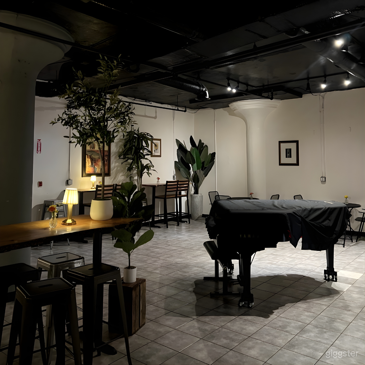 Versatile Cozy Venue Coffee Bar in Quincy  Photo 3