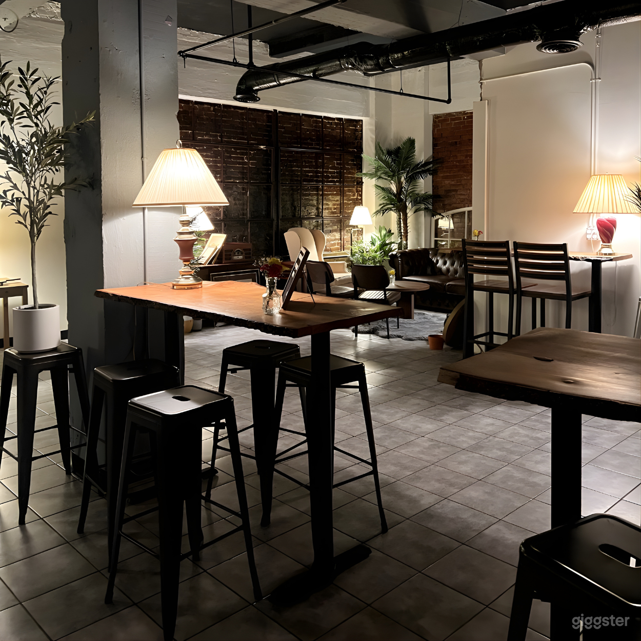 Versatile Cozy Venue Coffee Bar in Quincy  Photo 2