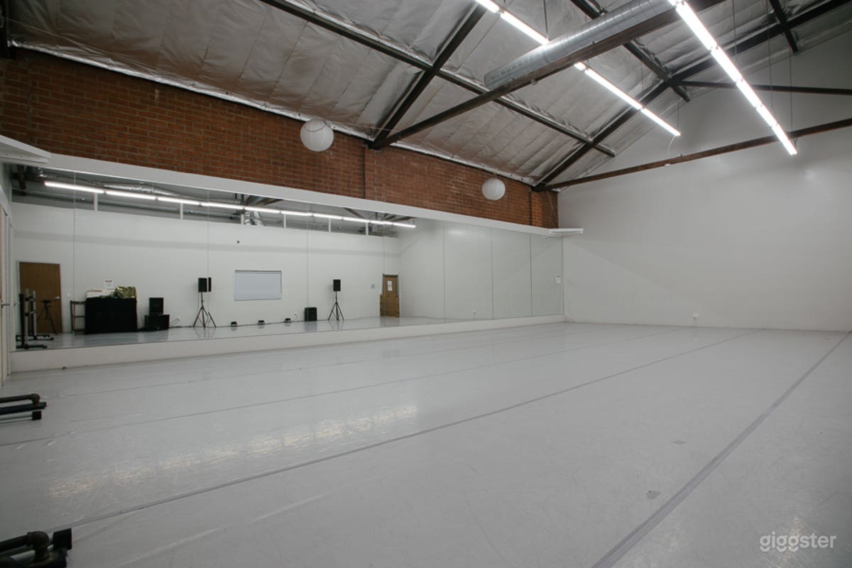 STUDIO B Photo 1