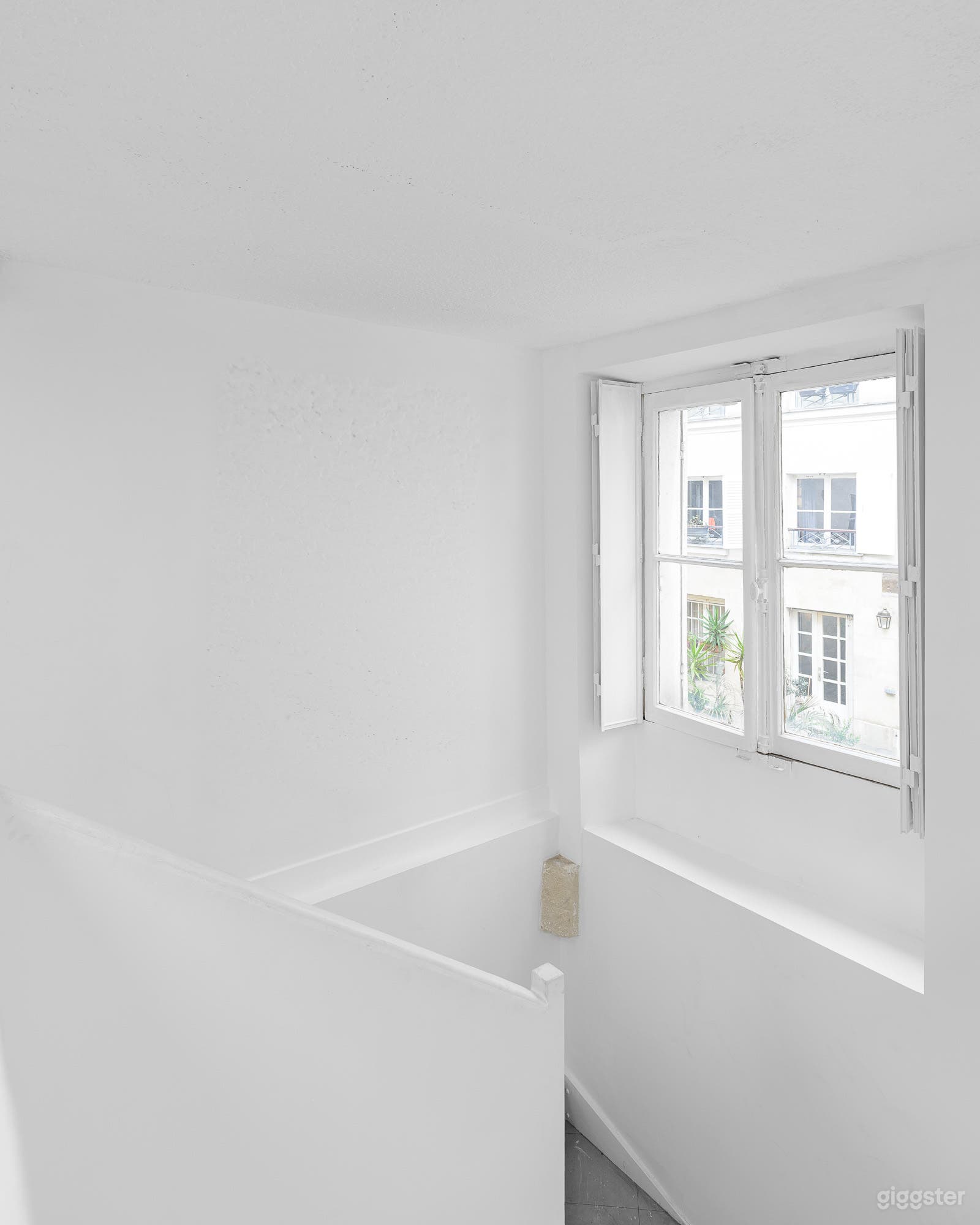 Superb Gallery Showroom in the Center of Paris - Pont Neuf Photo 4