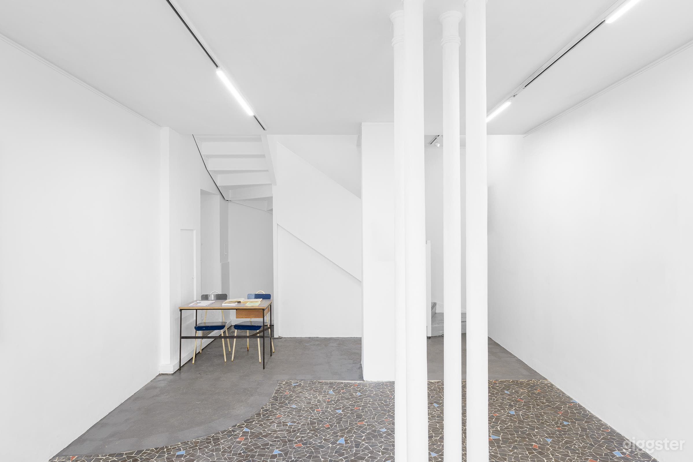 Superb Gallery Showroom in the Center of Paris - Pont Neuf Photo 2