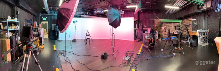  Soundstage - Broadcast Set - Photography Space 
