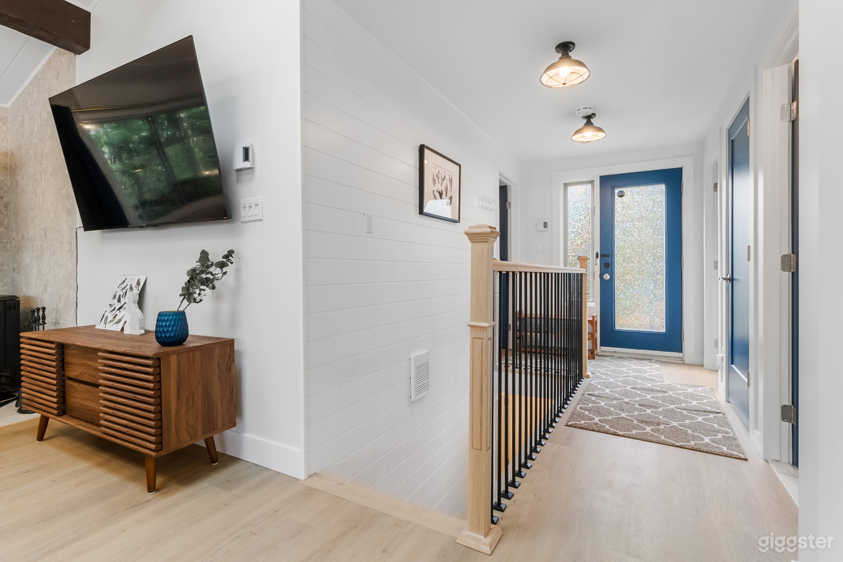 Modern & vintage - natural light, trees & water Photo 4