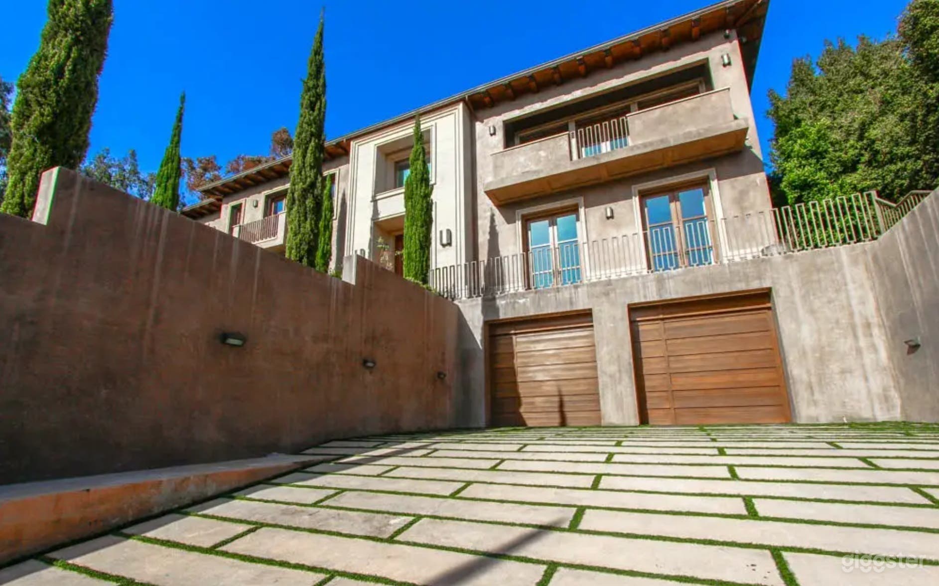 MODERN MEDITERRANEAN VILLA W/ POOL &amp; COURTYARD Photo 3