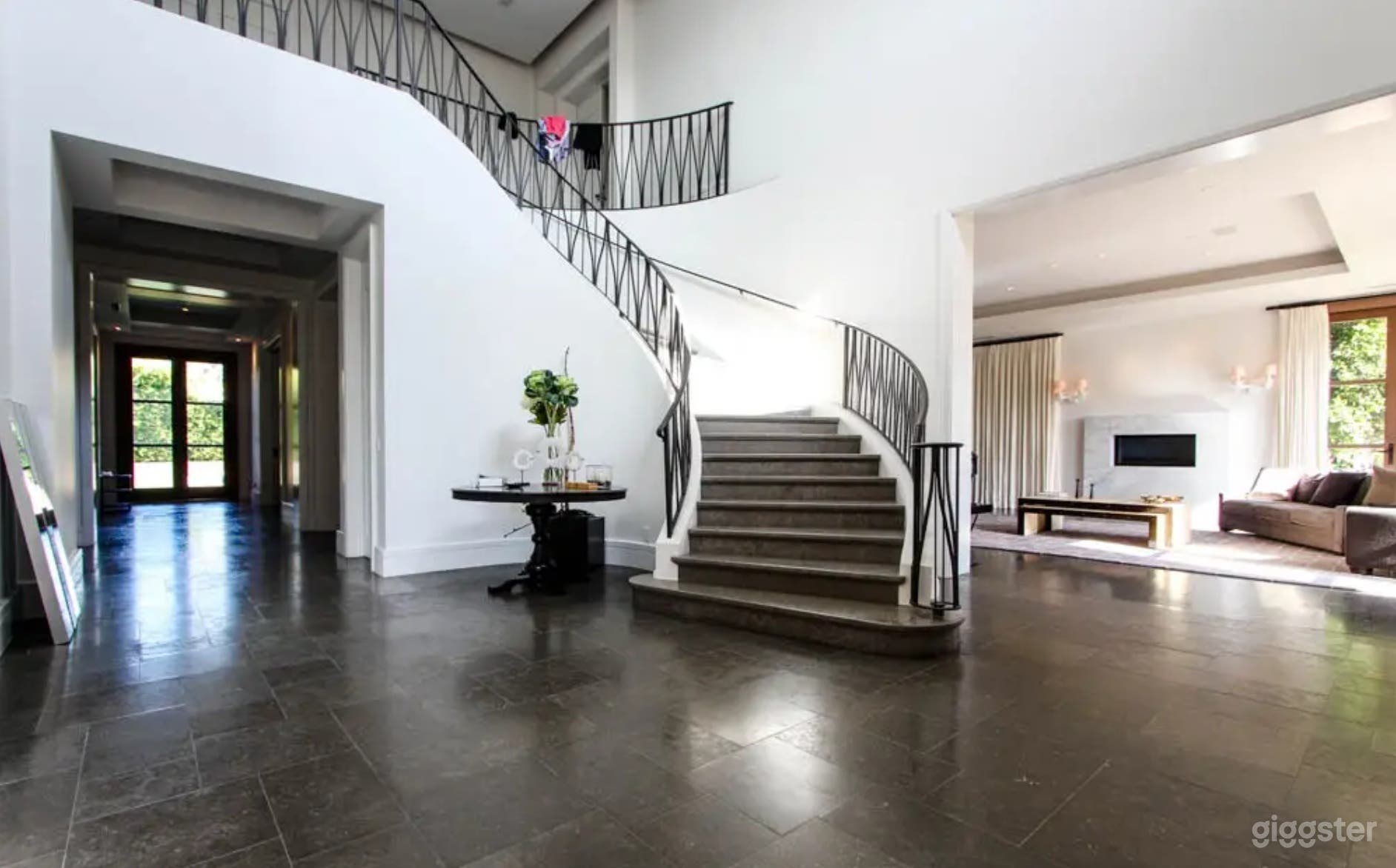 MODERN MEDITERRANEAN VILLA W/ POOL &amp; COURTYARD Photo 4