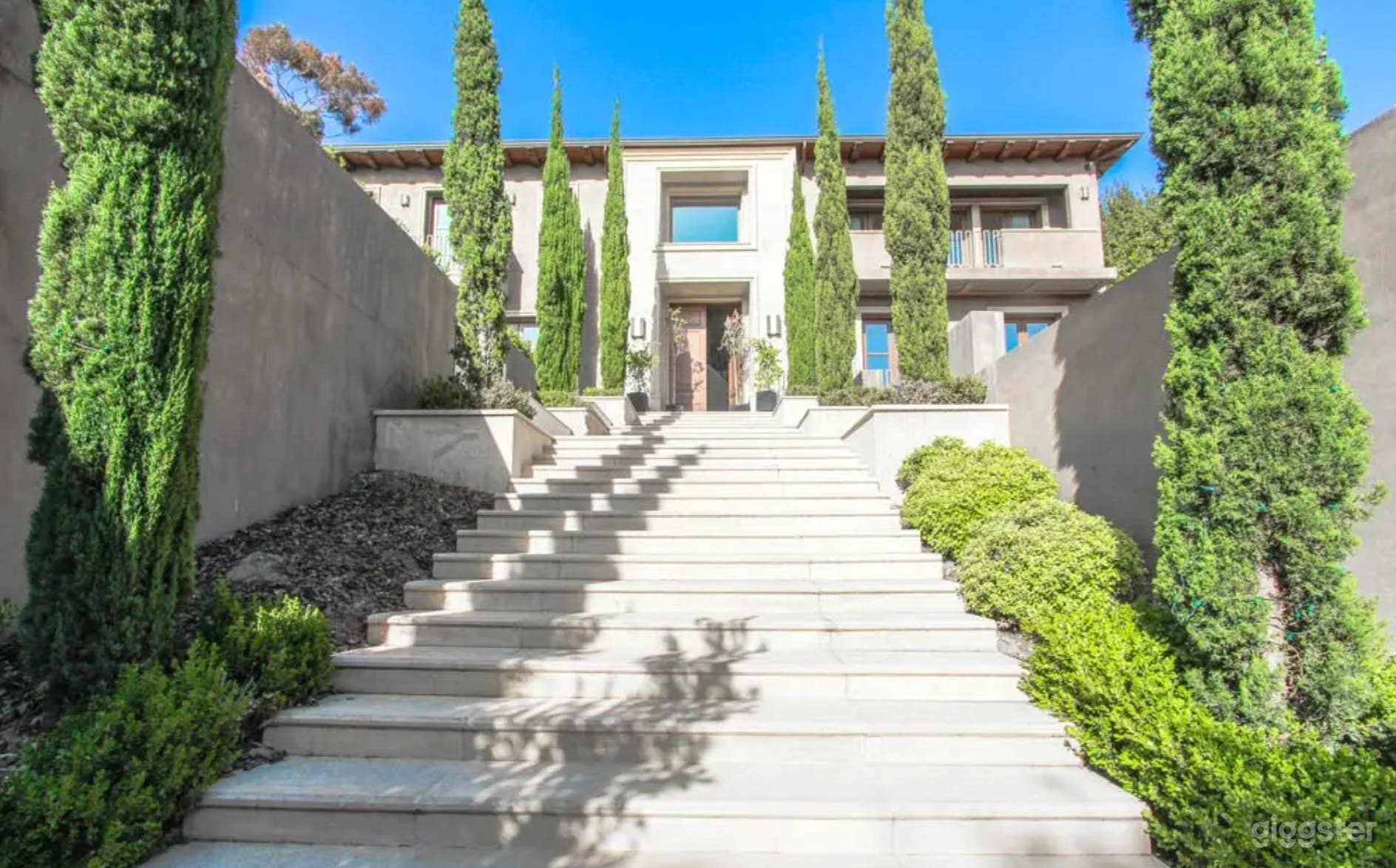 MODERN MEDITERRANEAN VILLA W/ POOL &amp; COURTYARD Photo 2