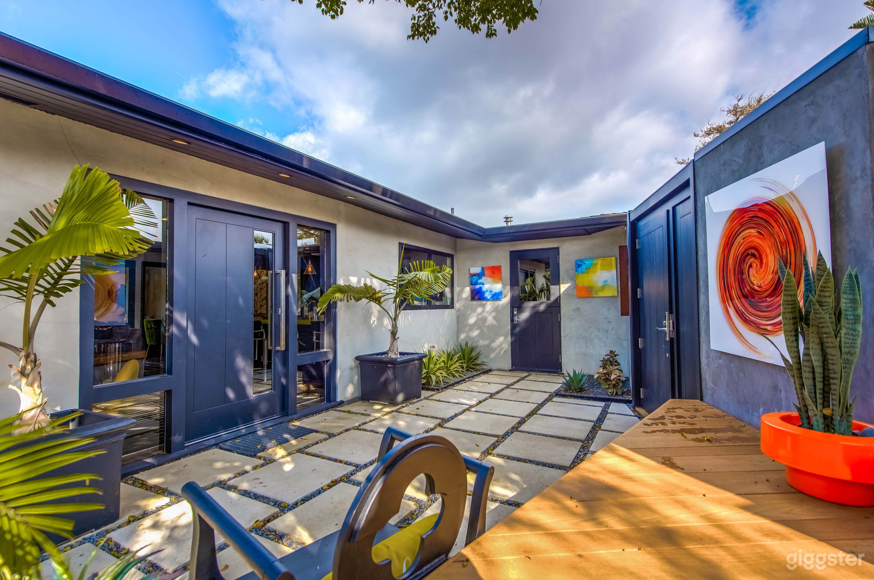 Newport Beach Contemporary Bungalow Photo 4