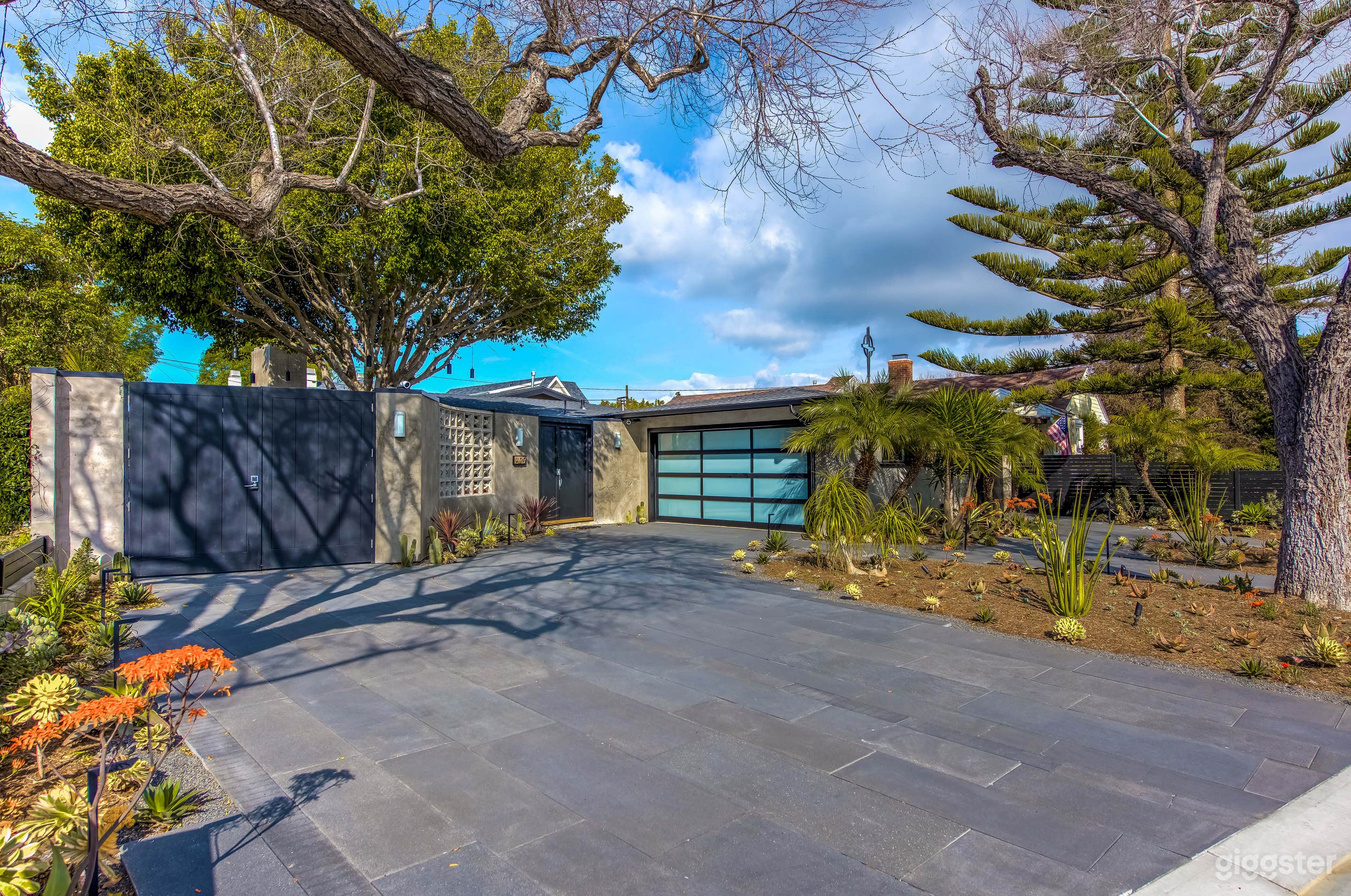 Newport Beach Contemporary Bungalow Photo 1