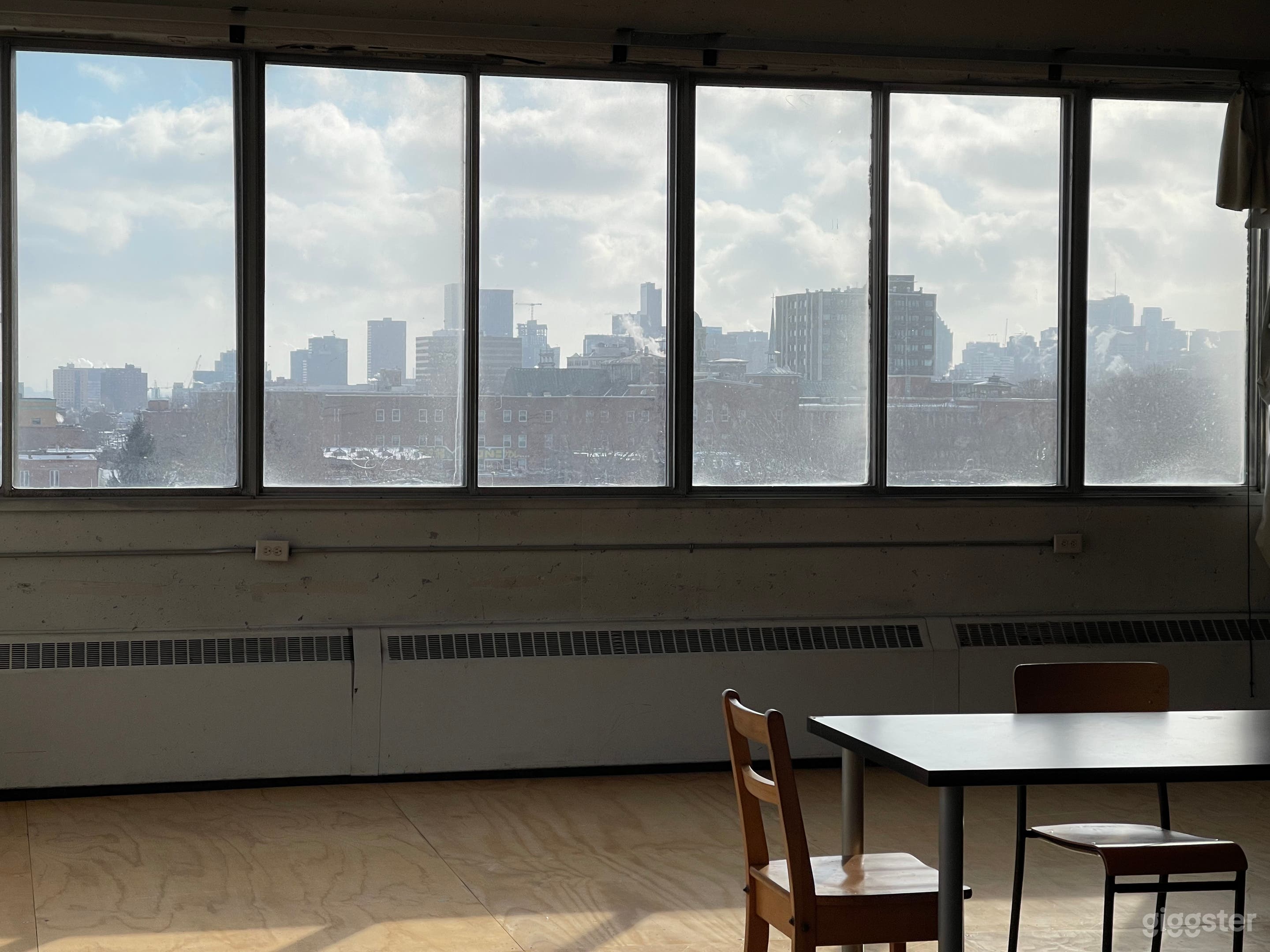 Spacious Corner Studio with Stunning Plateau Views Photo 4