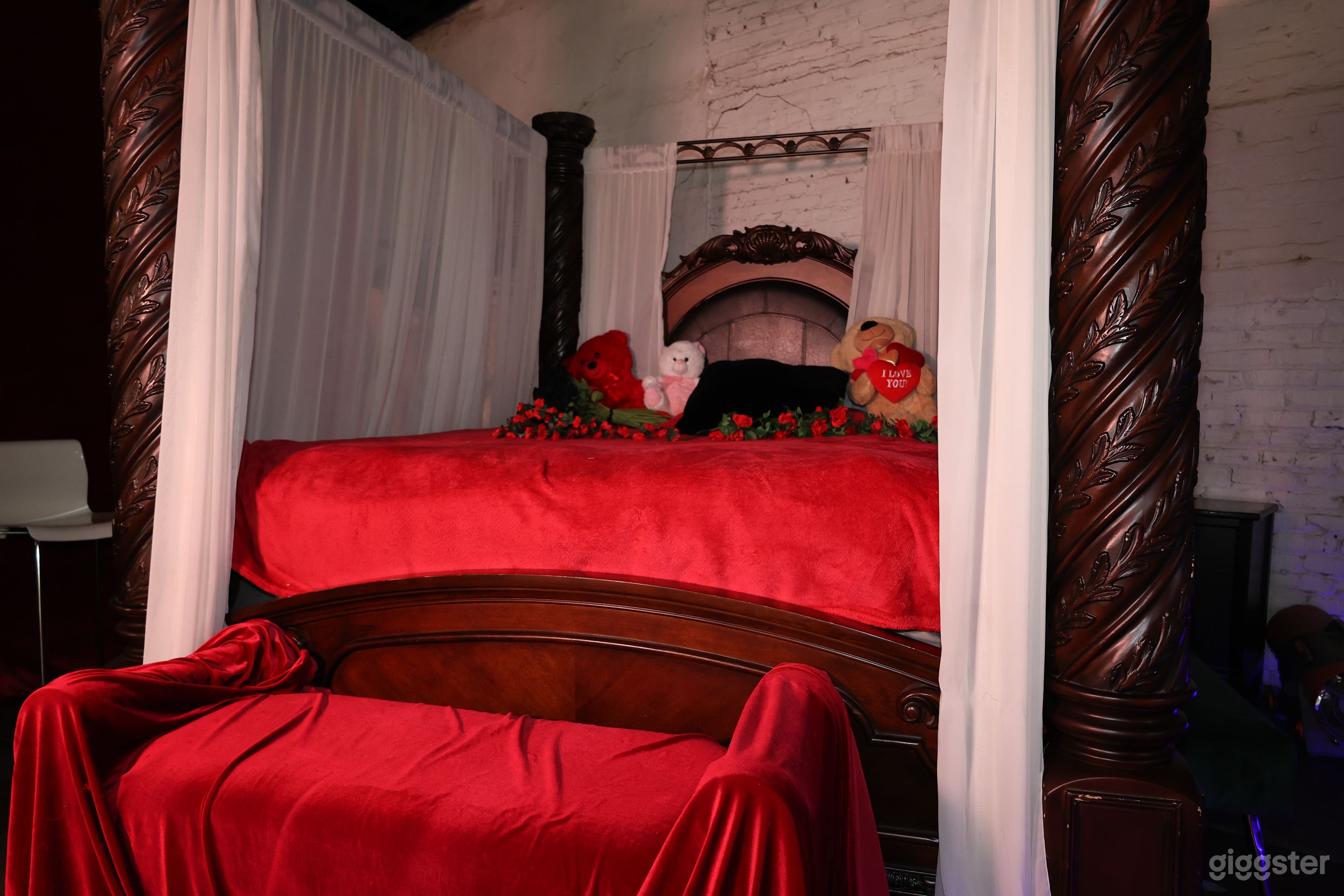 Canopy Bed Photo 4