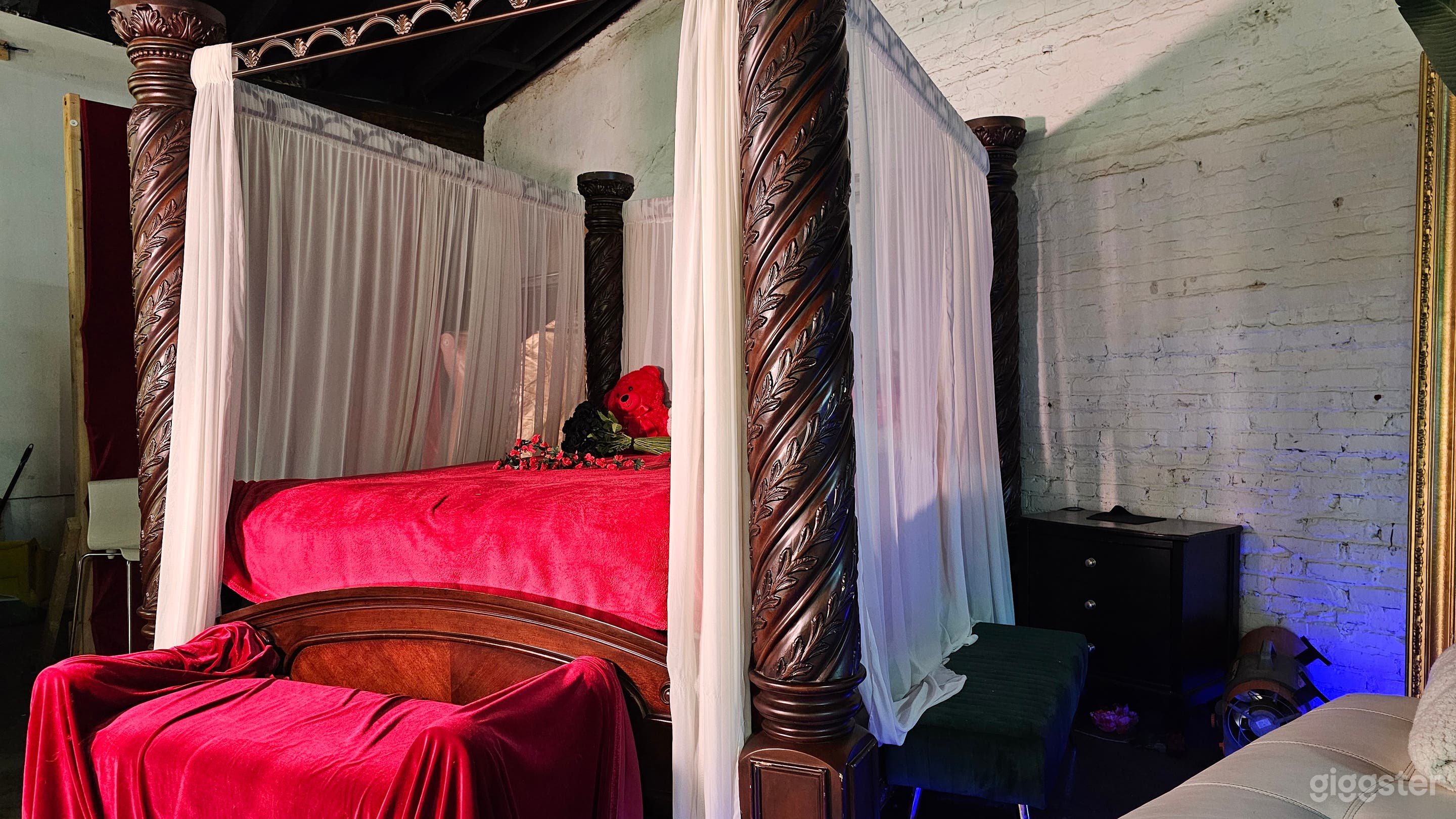 Canopy Bed Photo 3