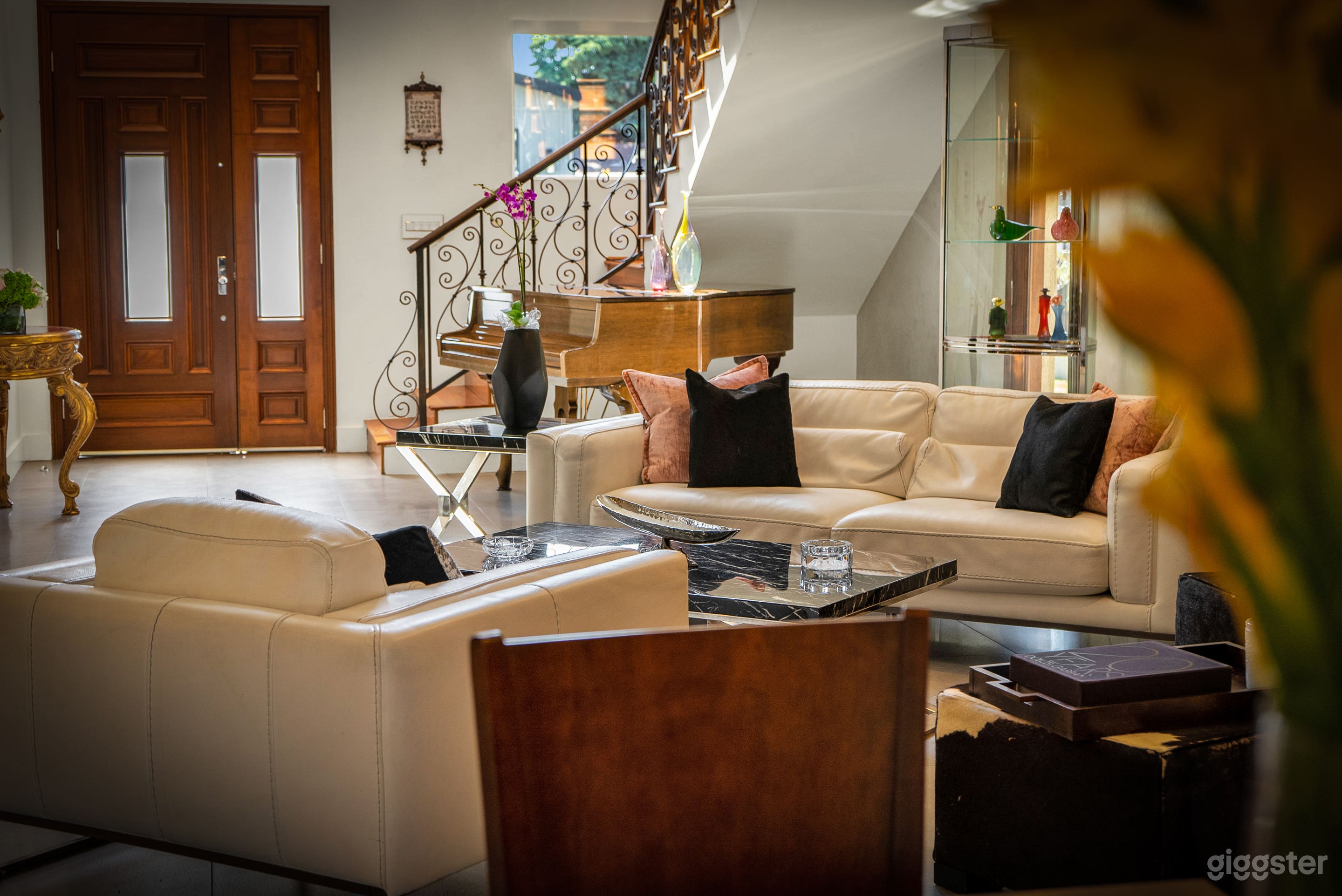 CONTEMPORARY MEDITERRANEAN IN SHERMAN OAKS  Photo 2