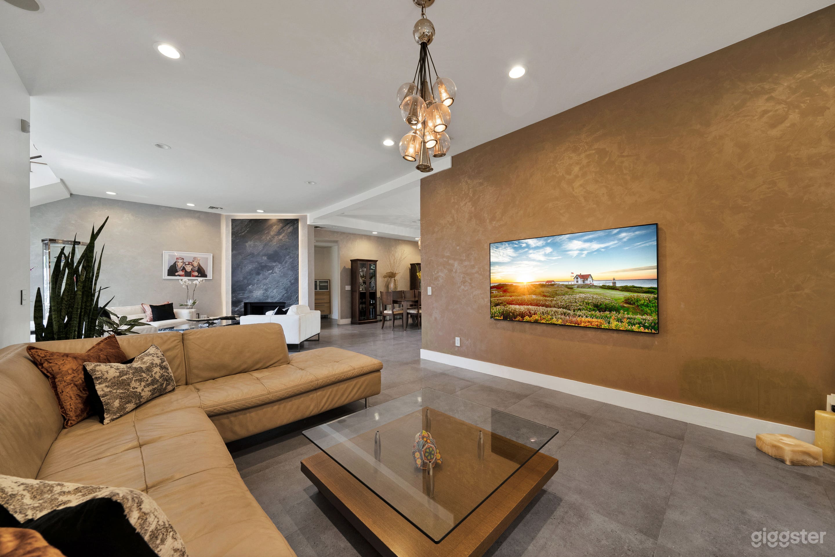 CONTEMPORARY MEDITERRANEAN IN SHERMAN OAKS  Photo 4