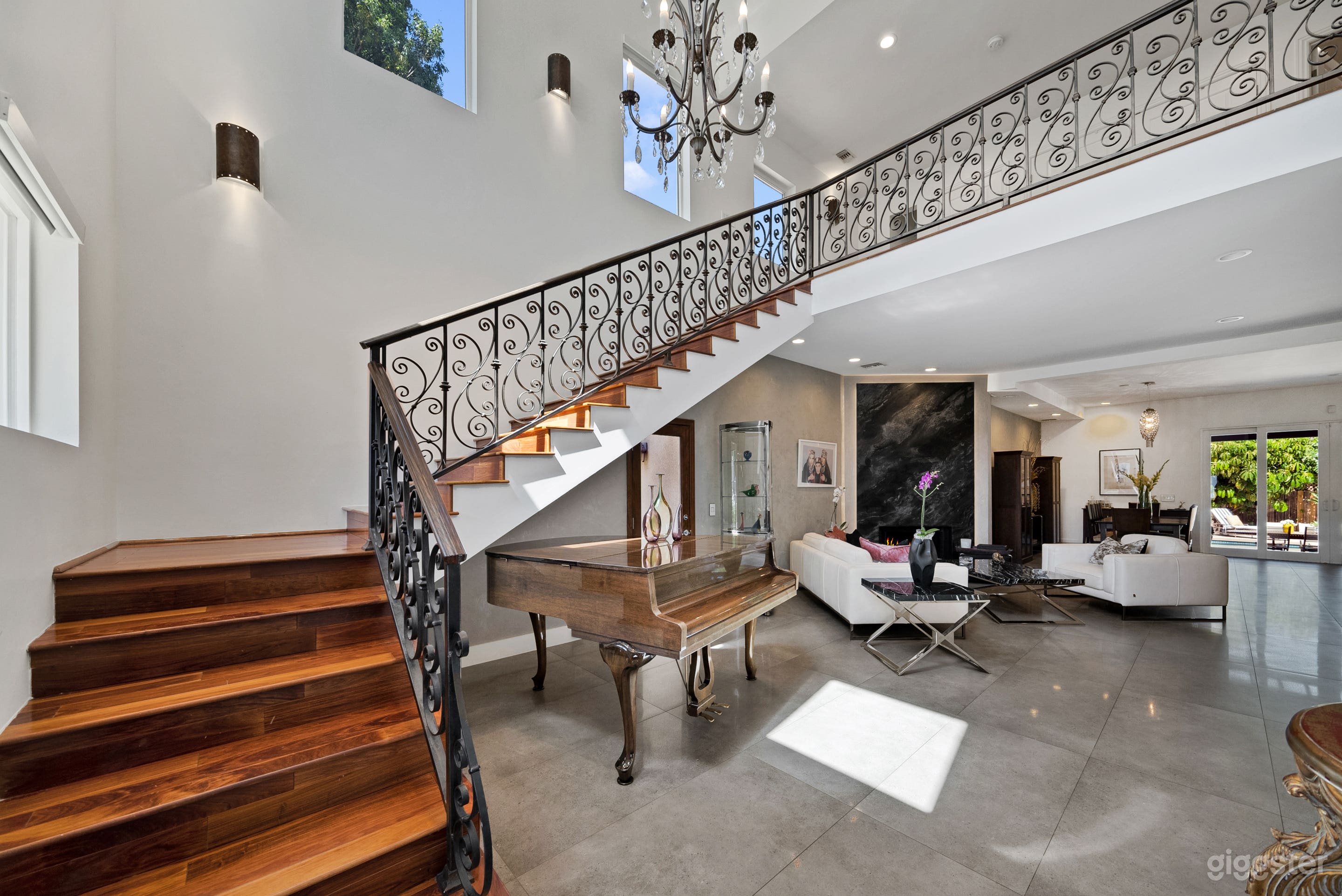 CONTEMPORARY MEDITERRANEAN IN SHERMAN OAKS  Photo 3