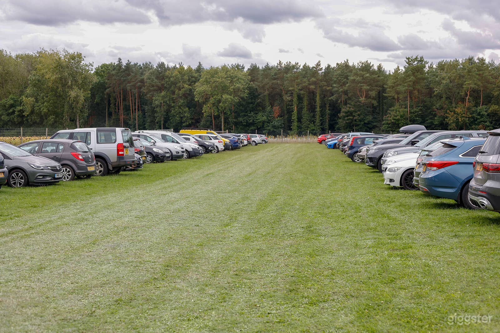 Large Outdoor Parkland, Lake setting with Multiple Venue Hire Options Photo 4