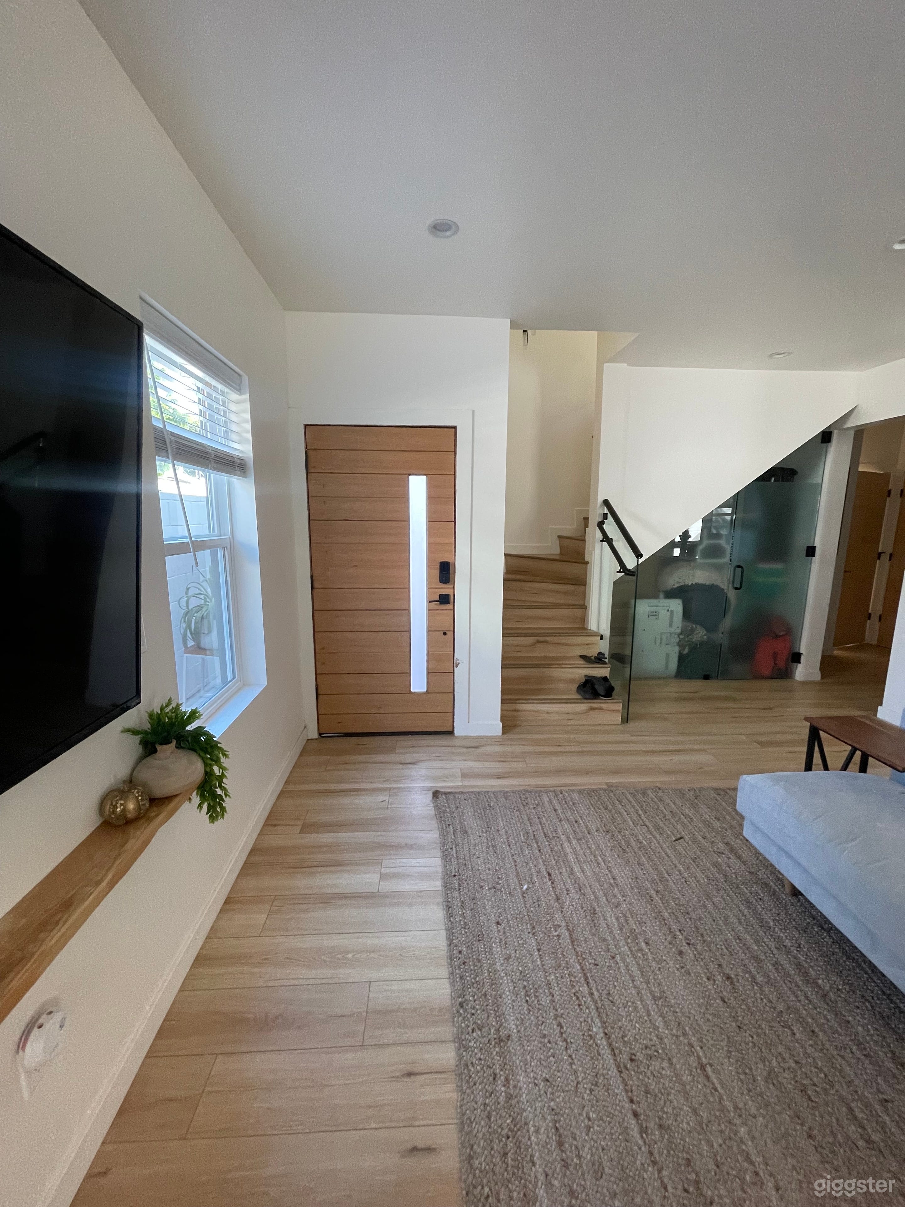 Sunny, Bright Venice Home with Large Deck Space Photo 4