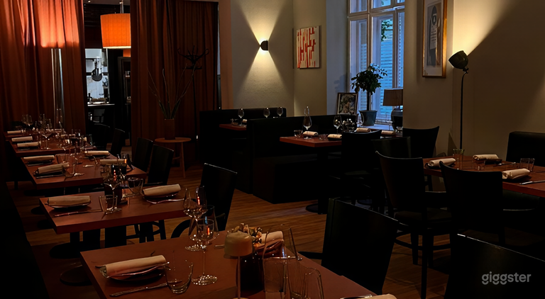  Restaurante europeo moderno con marco elegante 
