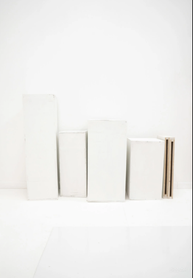 Photo Studio with Large White Cyclorama in Katy Photo 3