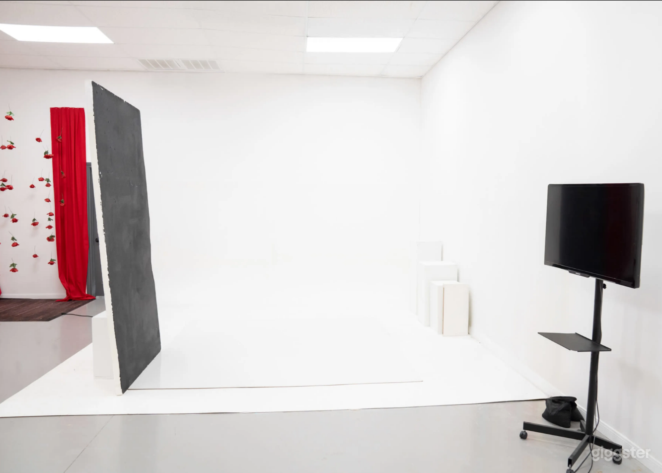 Photo Studio with Large White Cyclorama in Katy Photo 2