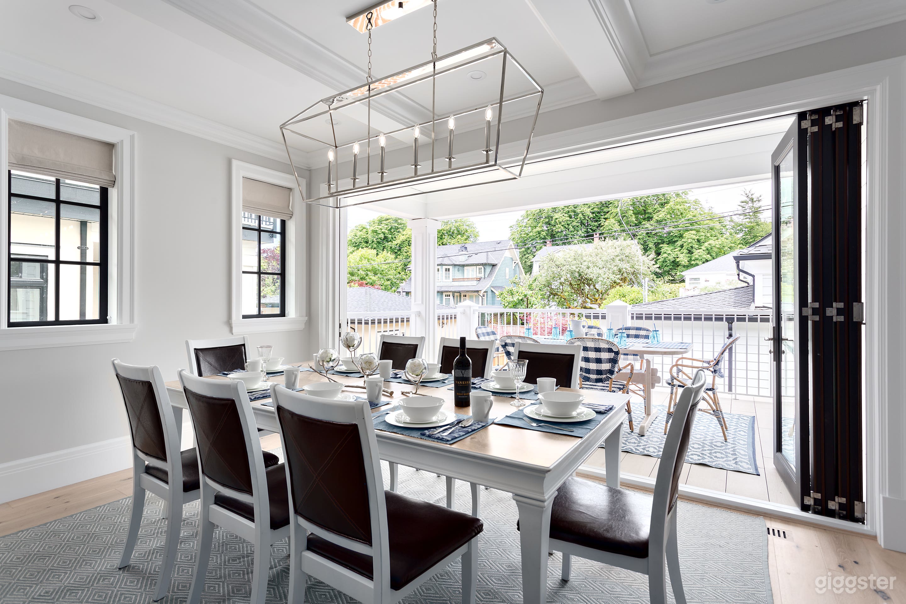 Interior/Exterior Dining