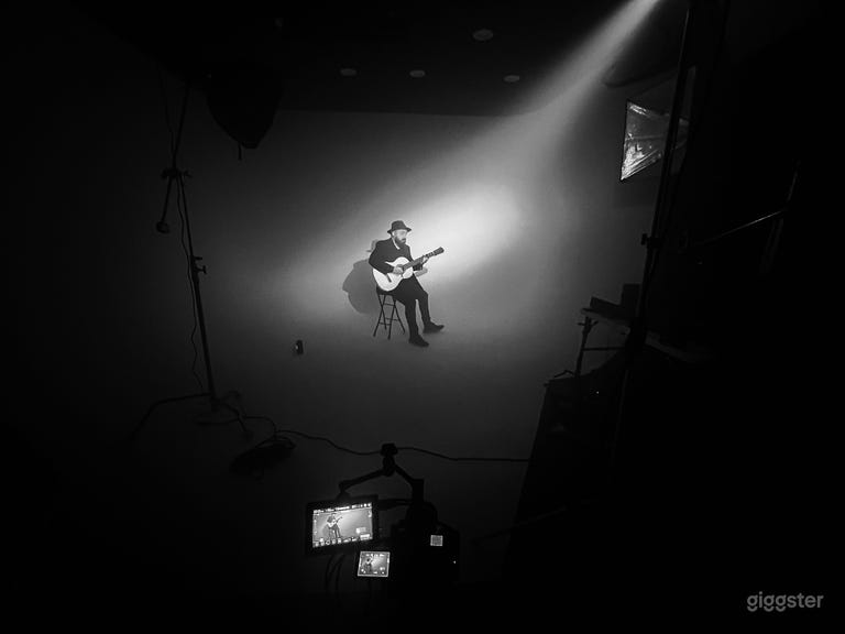  Photography Studio with Infinity Wall 