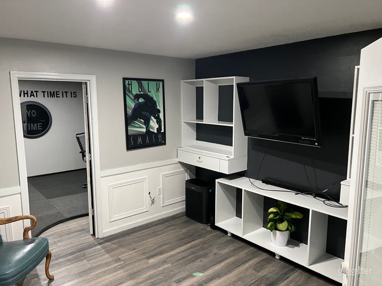  Photography Studio with Infinity Wall 