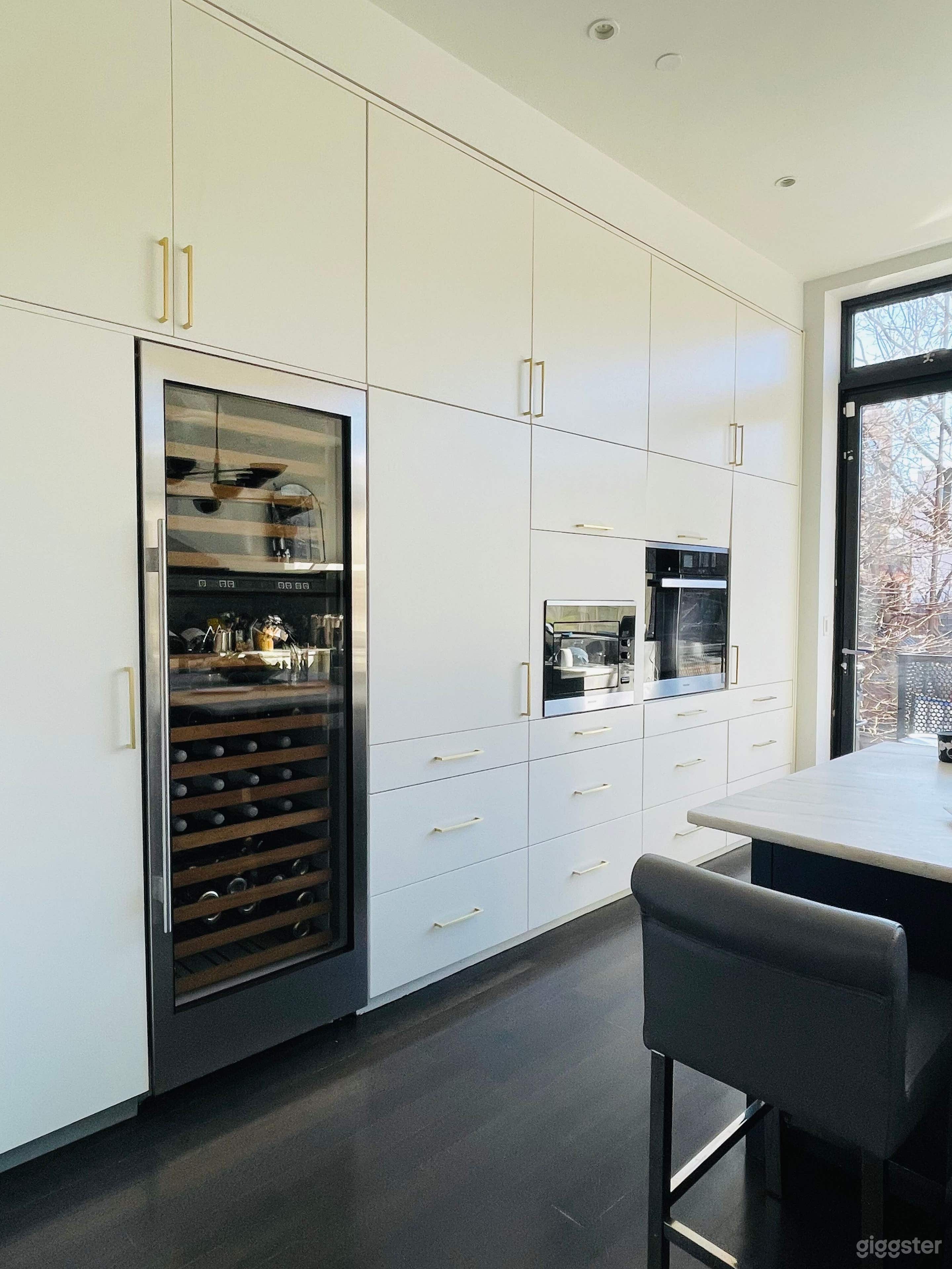 Beautiful modern, 3-level Brooklyn Townhouse  Photo 3