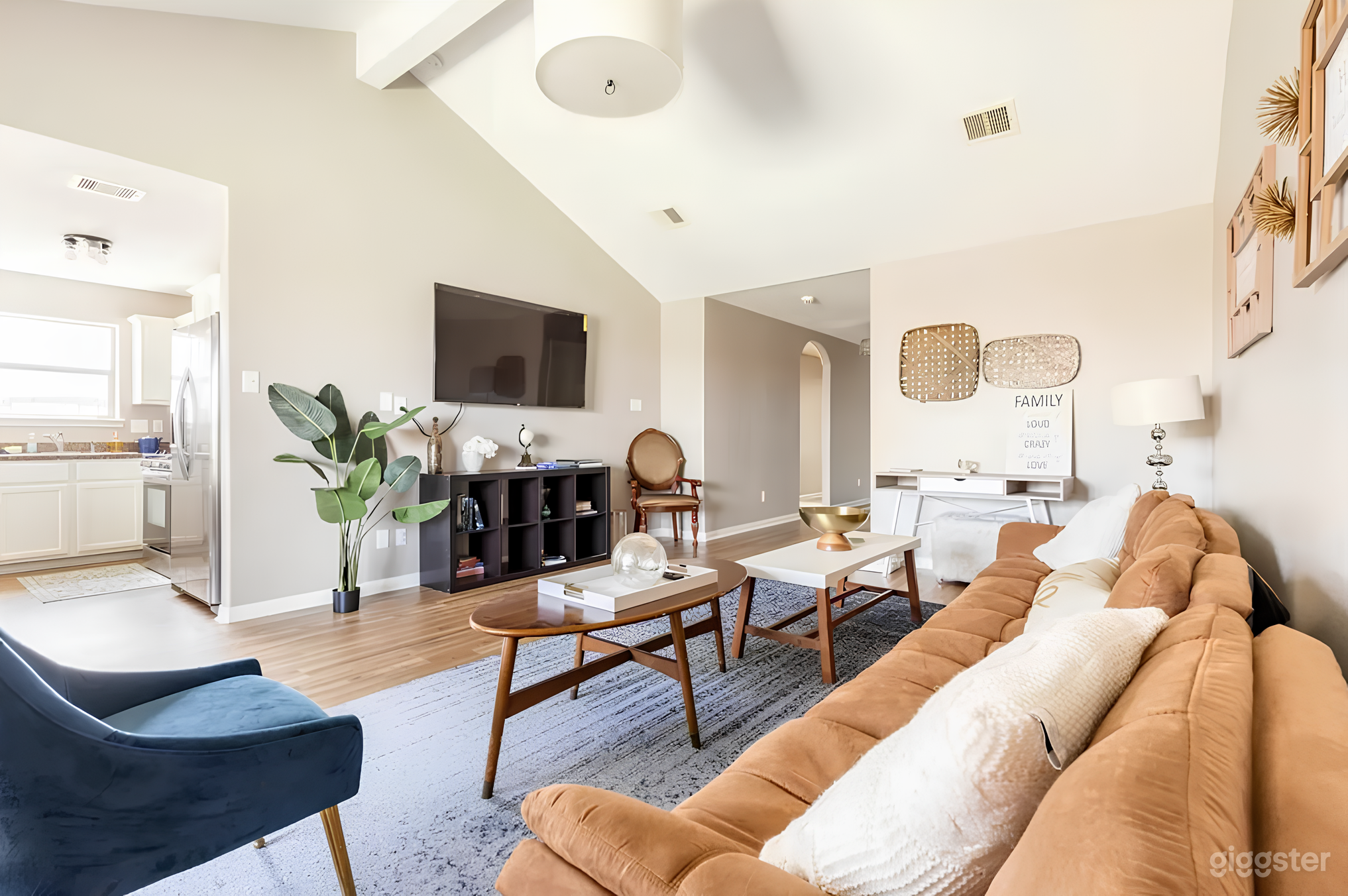 Large Backyard and Beautifully Designed House for Event and Production! Photo 4