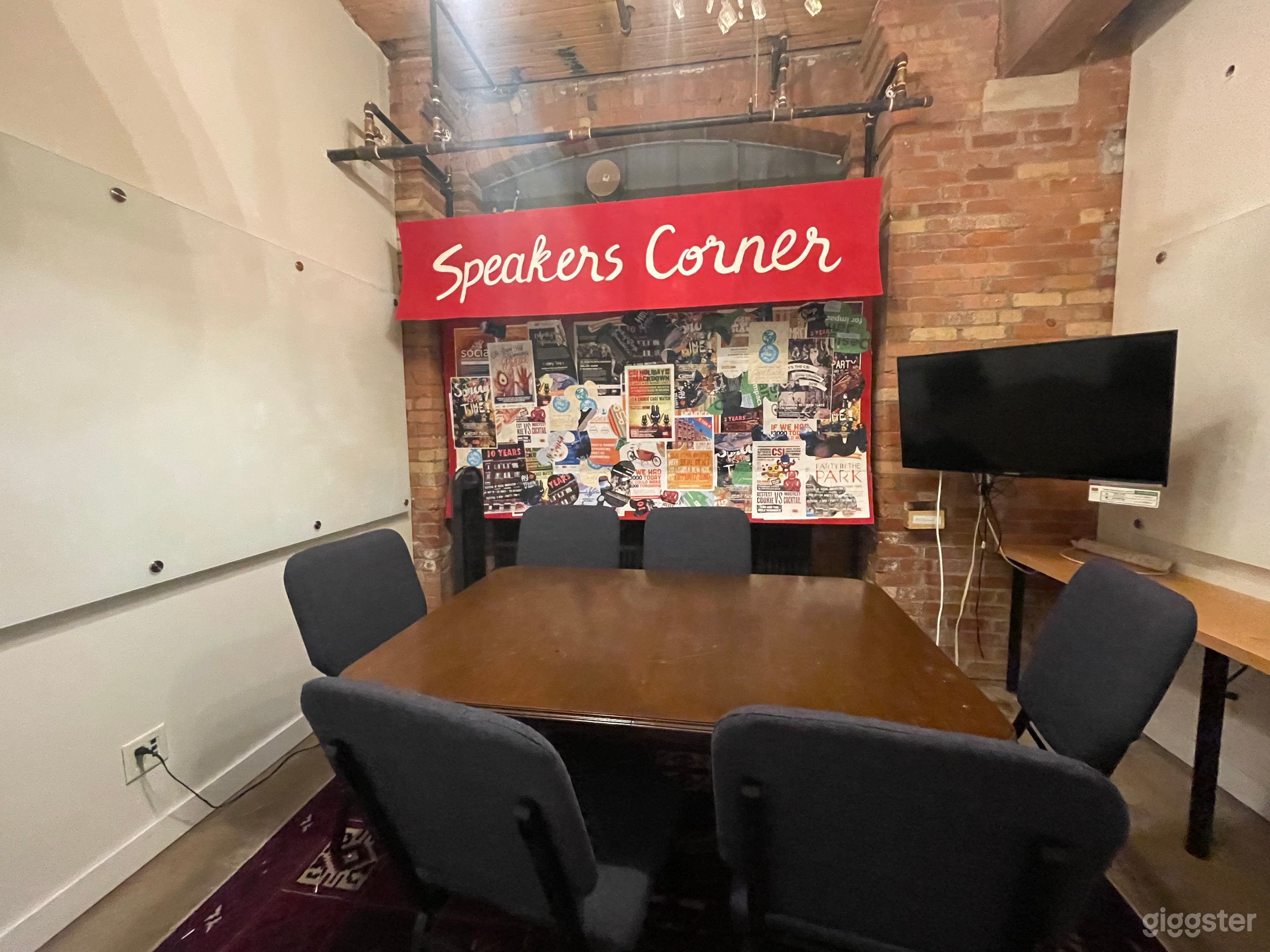 The Mind Bomb Room Photo 2