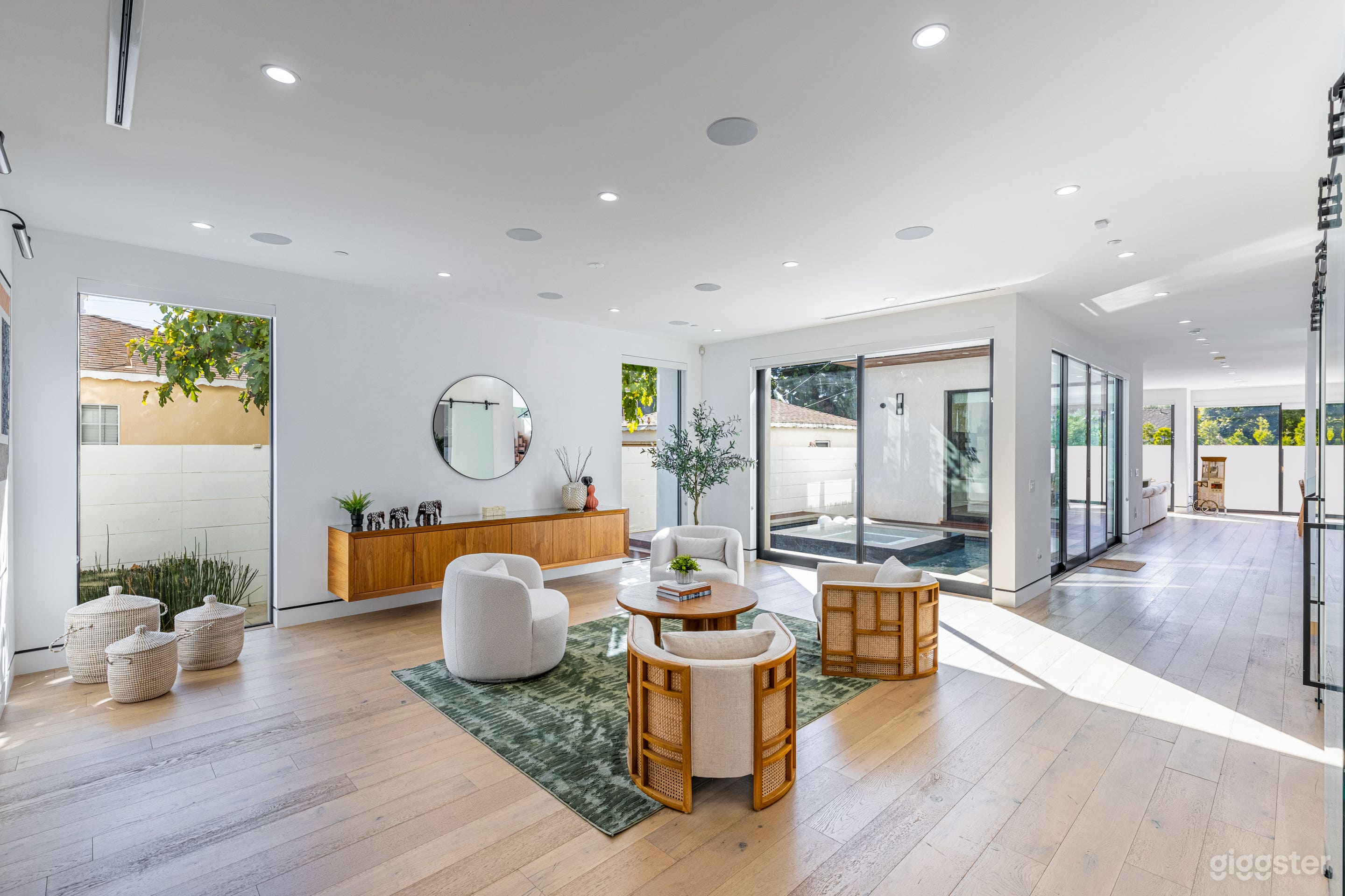 Cozy Retreat - Natural Lighting!!!! Photo 1