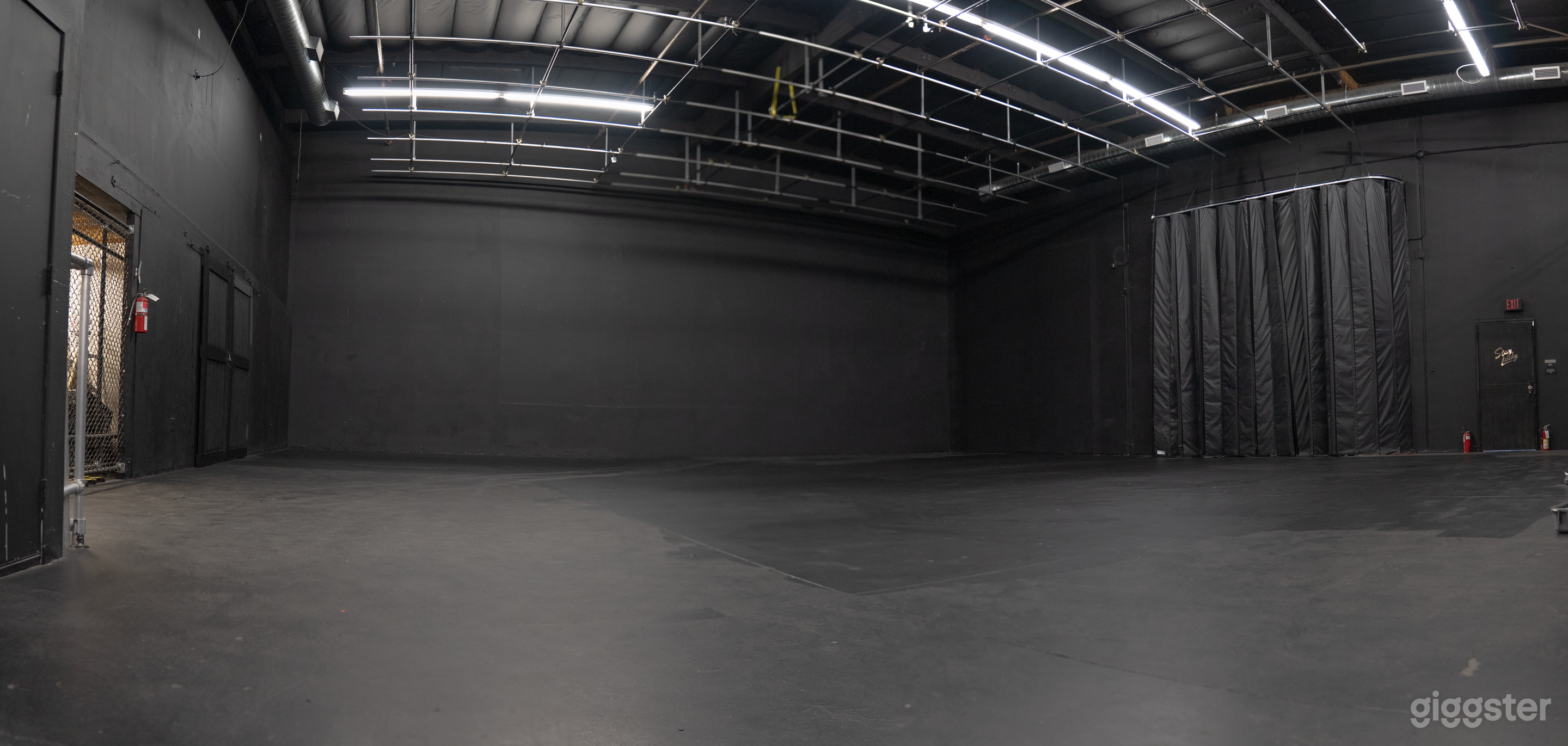 Empty Black void 50ft x50ft 18ft to the grid
