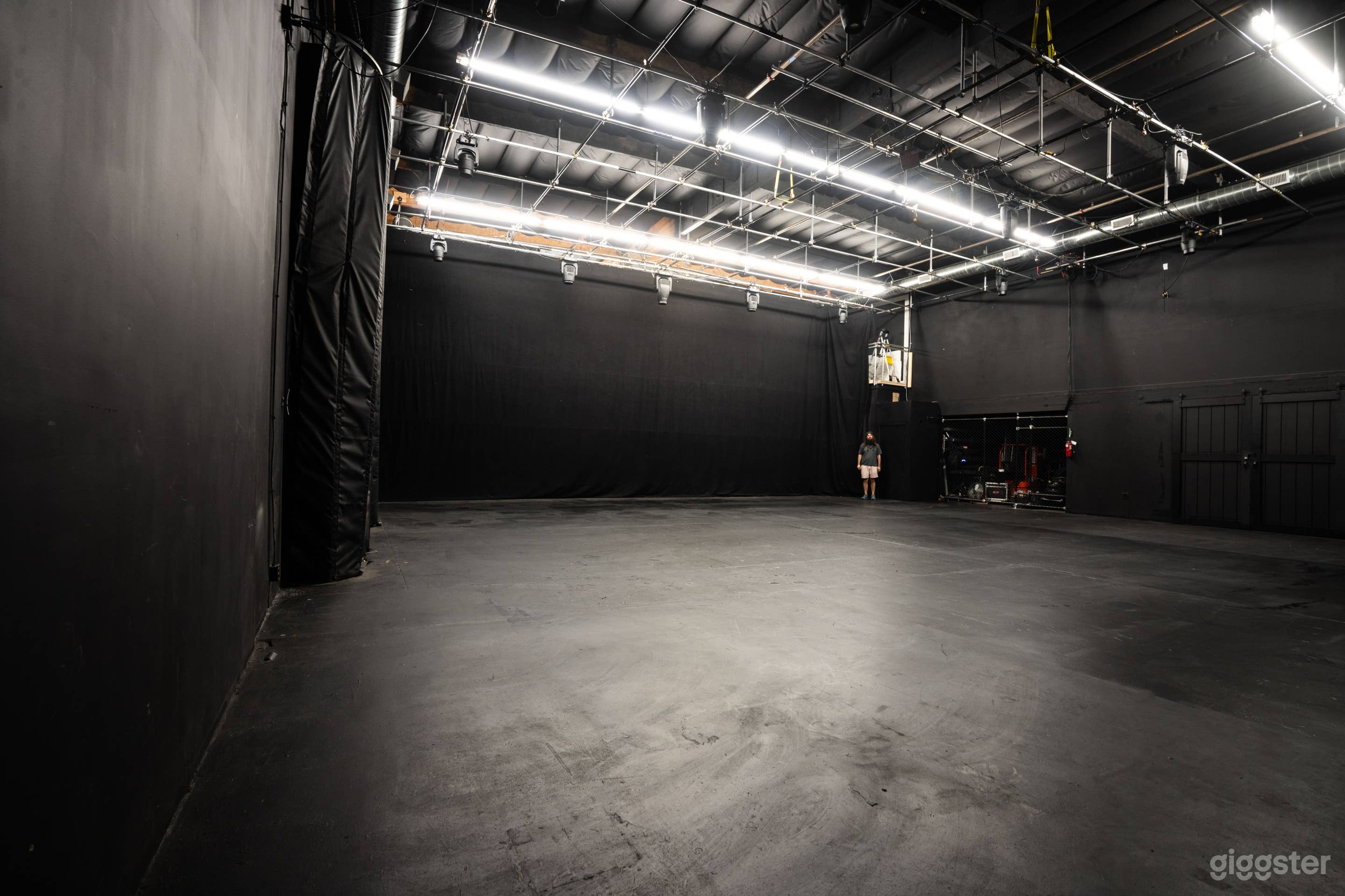 Black void 50ft x50ft spaniels 18ft to the grid Blackout 360
