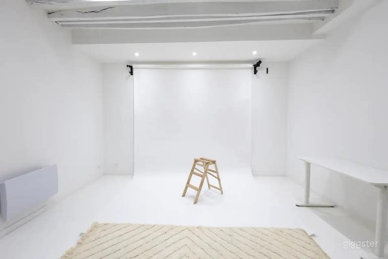  Studio - Shooting/Casting/Showroom Rental Space 