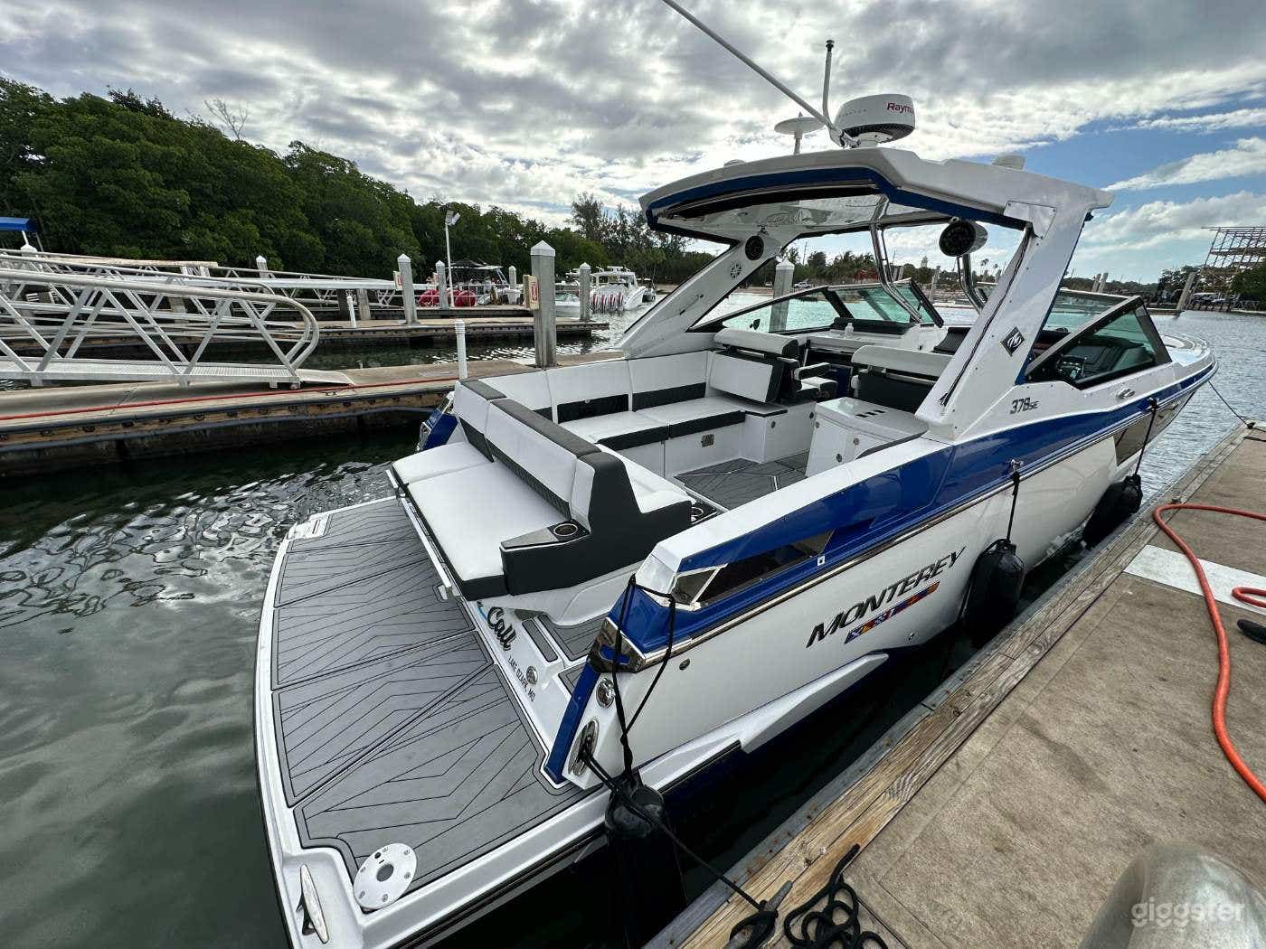 38' MONTEREY YACHT Photo 3