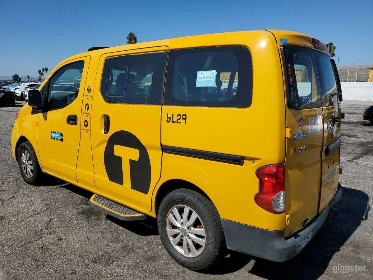 2017 Nissan NYC Taxi Photo 2