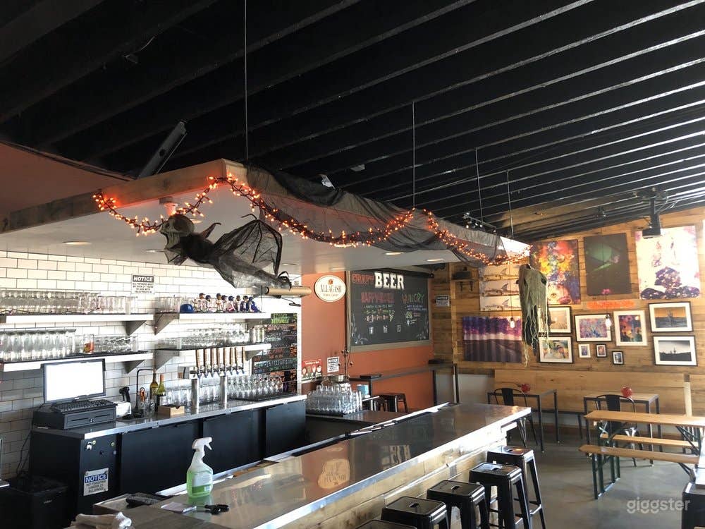 Tap Room and Outdoor Patio in Los Angeles Photo 4