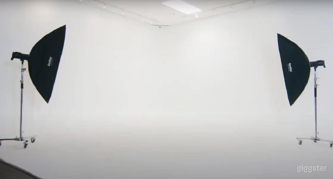 Creative and Open Photography Studio Photo 4