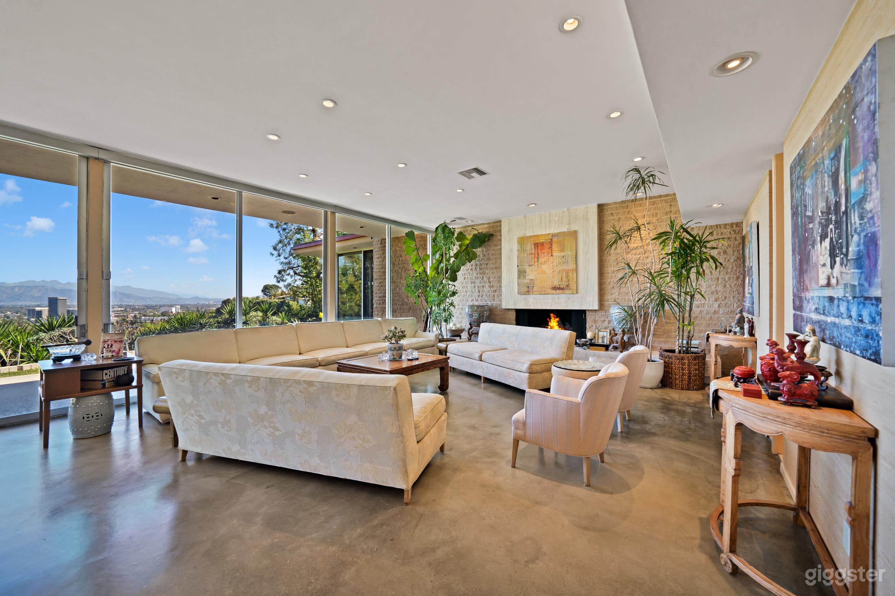 LUSH MID-CENTURY MODERN DREAM WITH VIBRANT FLAIR Photo 2