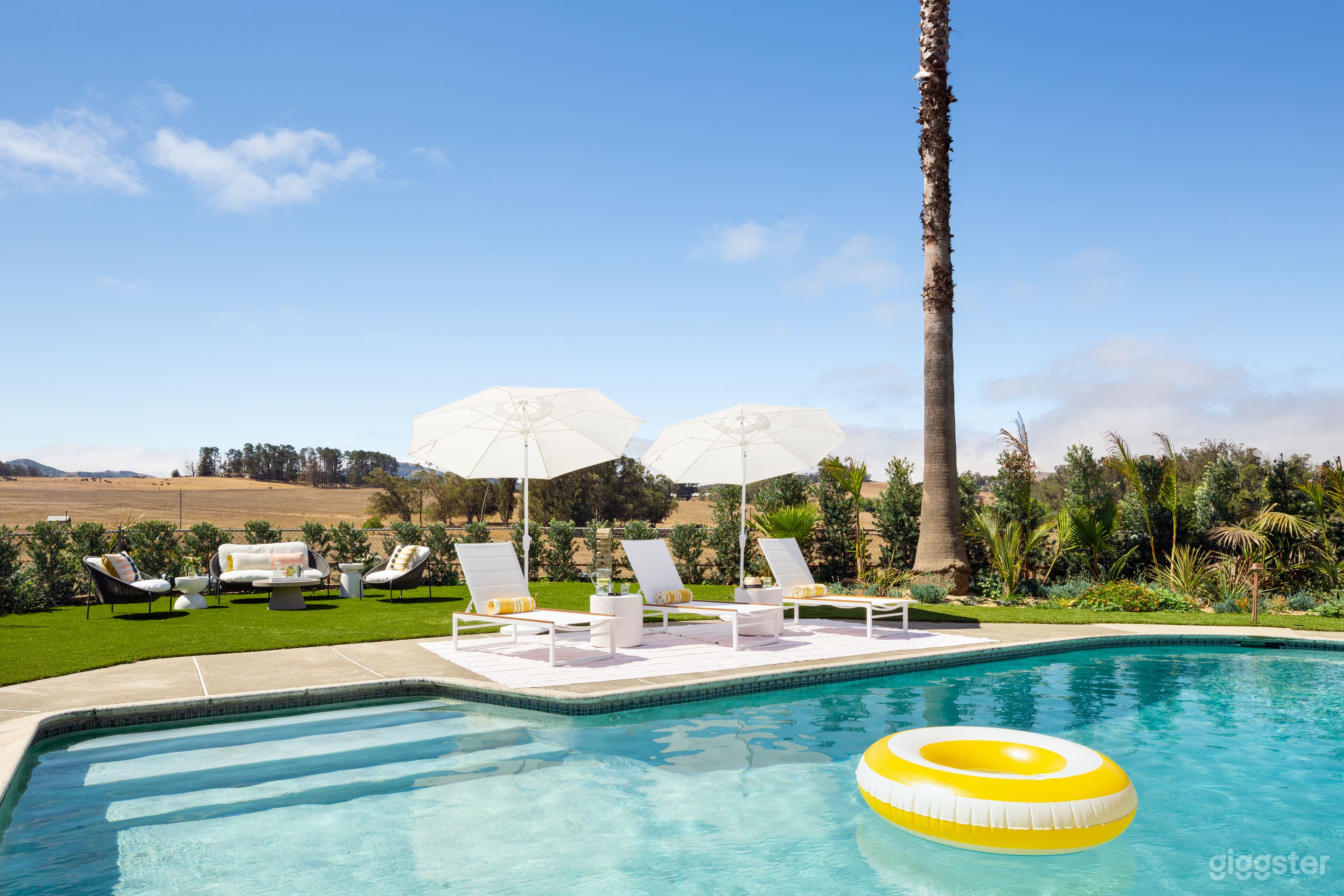 Amazing Hemp Farm, Barn &amp; Modern Farmhouse Photo 2