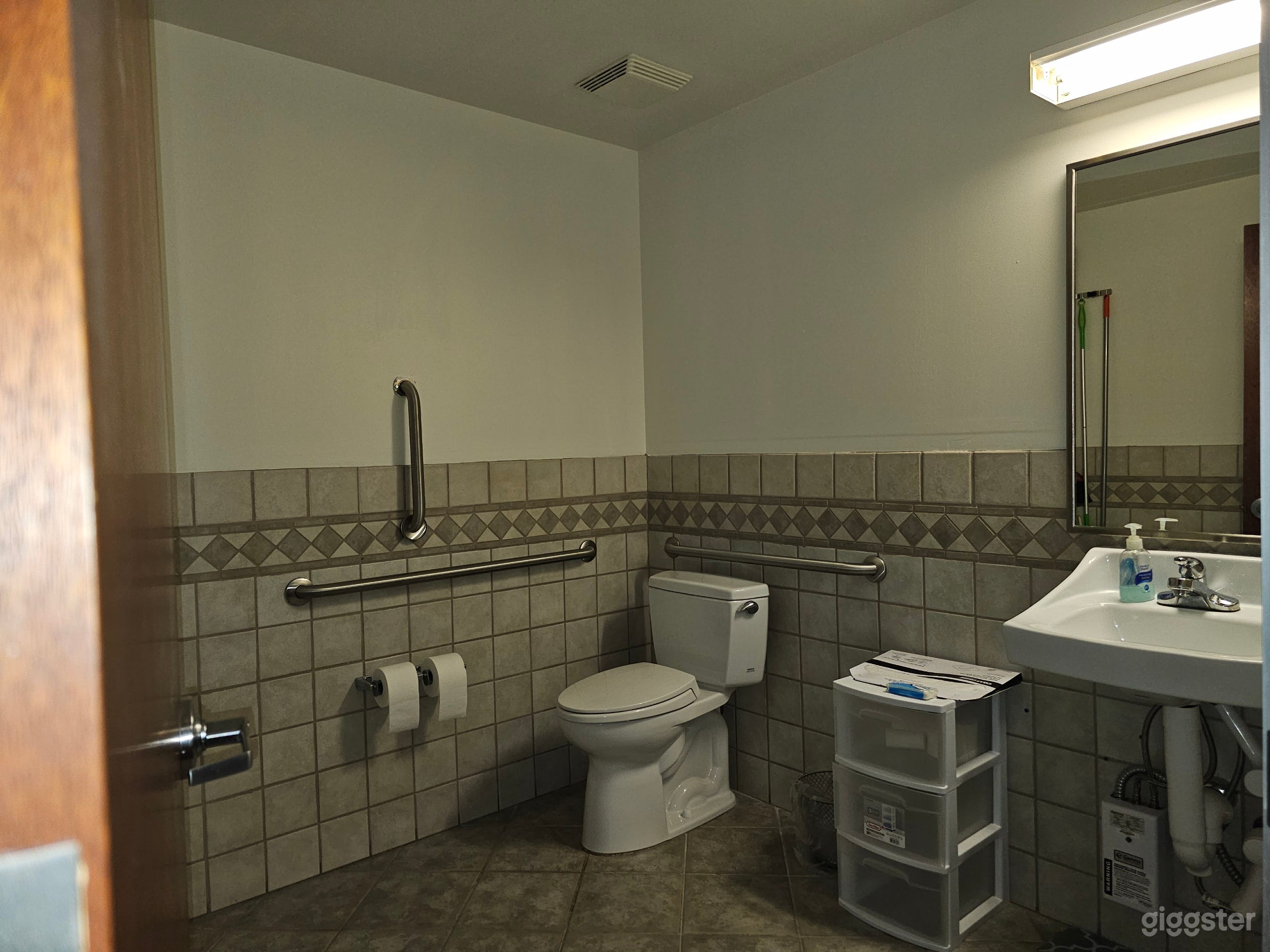 Large Classroom or Training/Interview Room or Private Office Photo 4