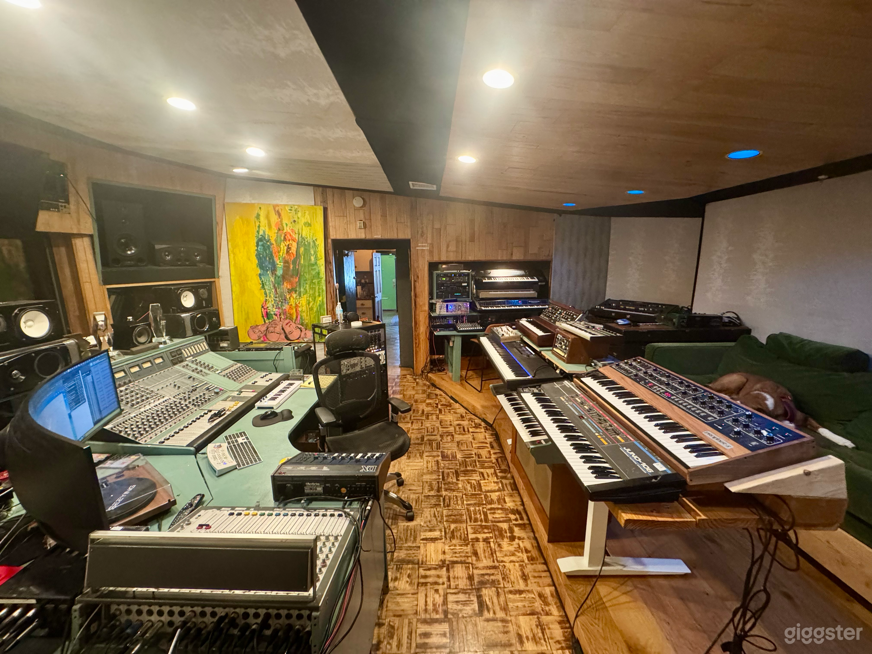 Vintage Music Recording Studio Photo 4