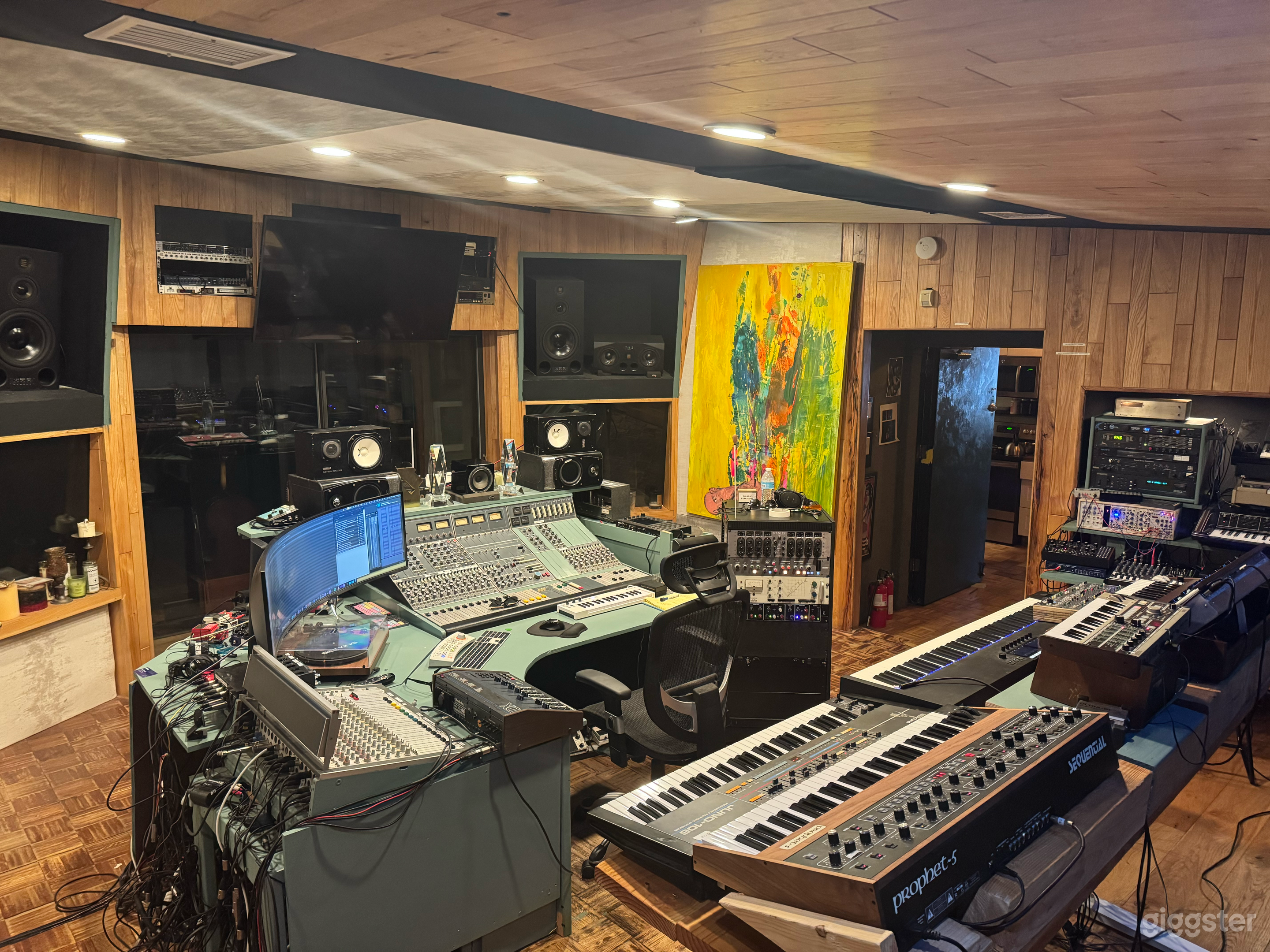 Vintage Music Recording Studio Photo 3