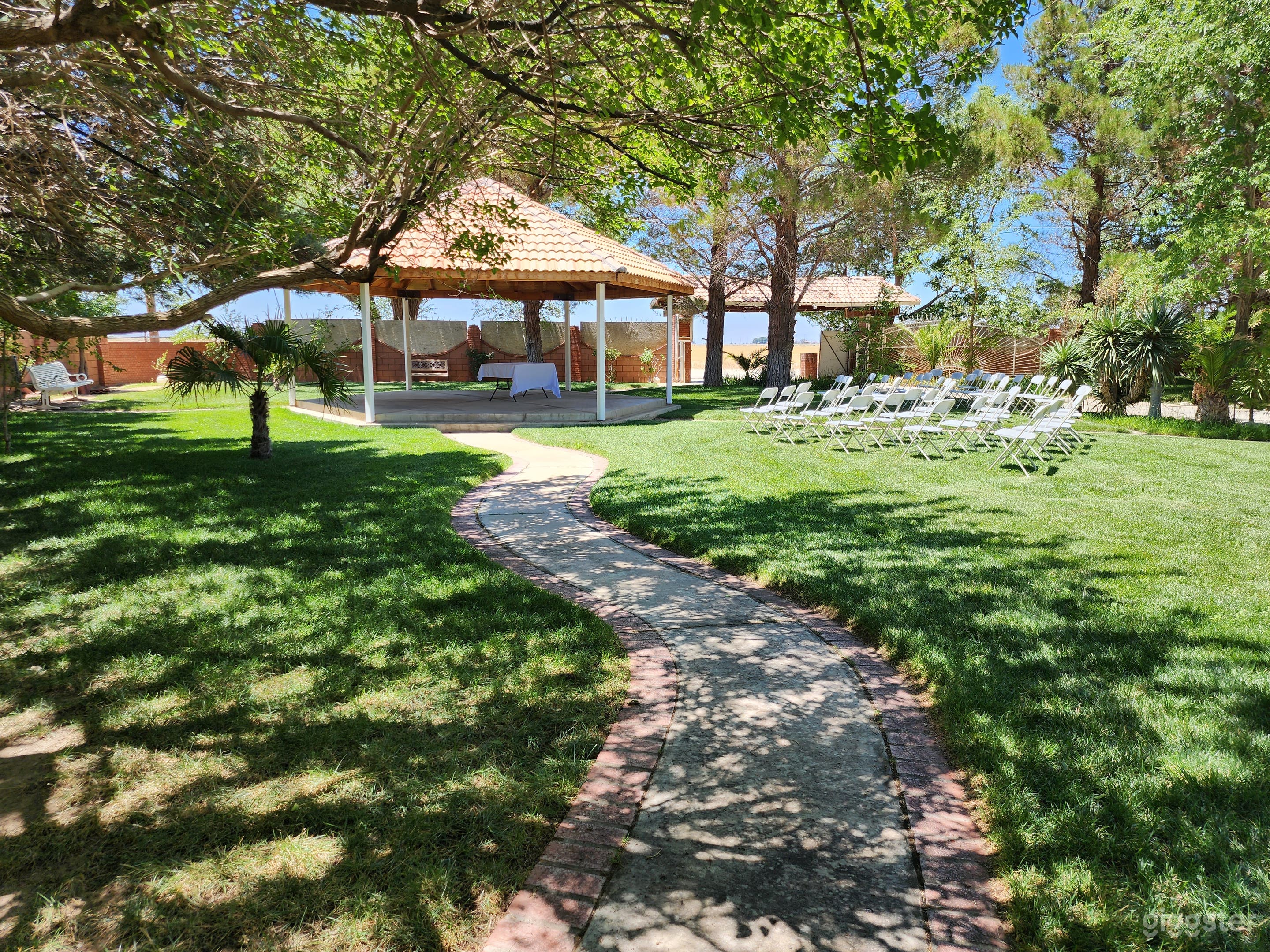 Beautiful hacienda with green scenery  Photo 1